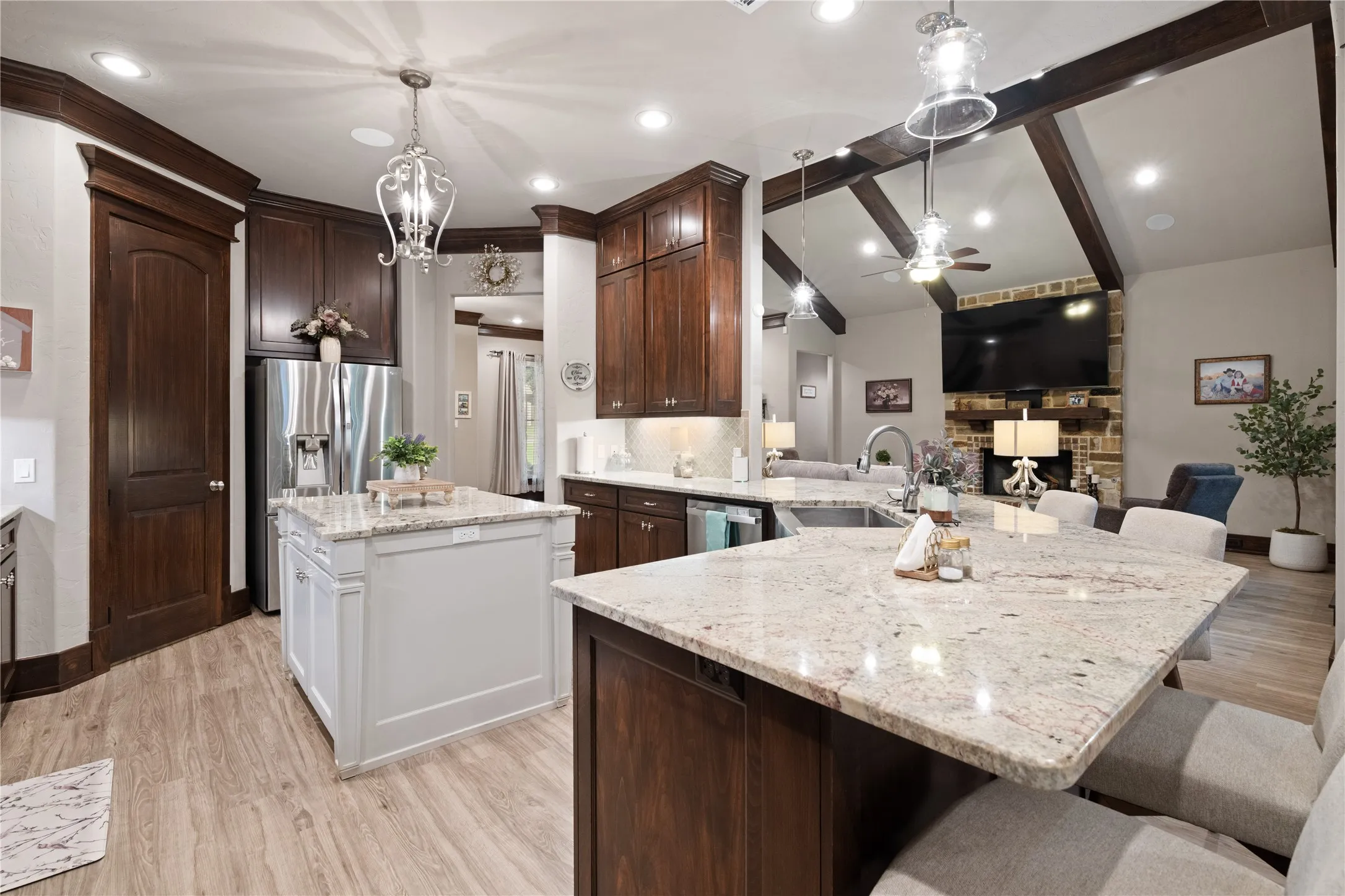 Single Family Residence For Sale in Gregg County , 4002 Shadow Ridge Lane, Longview, Texas 75605, 4 Bedroom, 4 Bathroom, 3 Garage spaces, 3,051 Sqft, built in 2016, mls#21325243, Real Estate Agent in Longview, Homes For Sale in Gregg county, Homes For Sale in Longview, Realtor in Longview Texas, Real Estate Brokerage Independent Realty Texas, Luminita Cordes Realtor