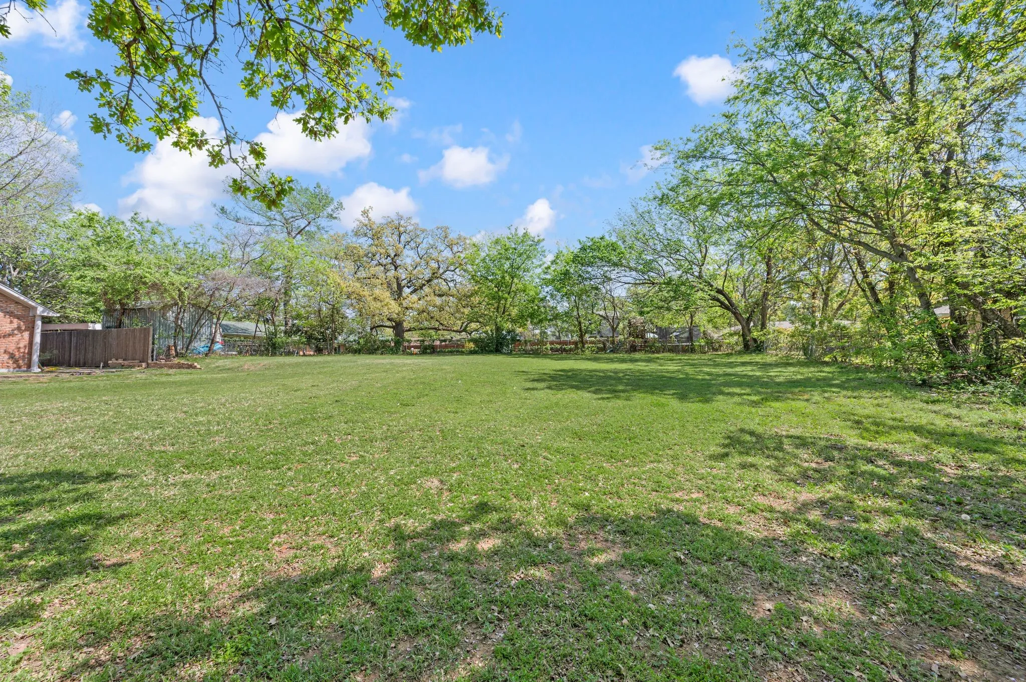 Single Family Residence For Sale in Tarrant County , 3716 Oakwood Drive, Grapevine, Texas 76051, 3 Bedroom, 3 Bathroom, 2 Garage spaces, 3,562 Sqft, built in 1960, mls#21324779, Real Estate Agent in Grapevine, Homes For Sale in Tarrant county, Homes For Sale in Grapevine, Realtor in Grapevine Texas, Real Estate Brokerage Independent Realty Texas, Luminita Cordes Realtor