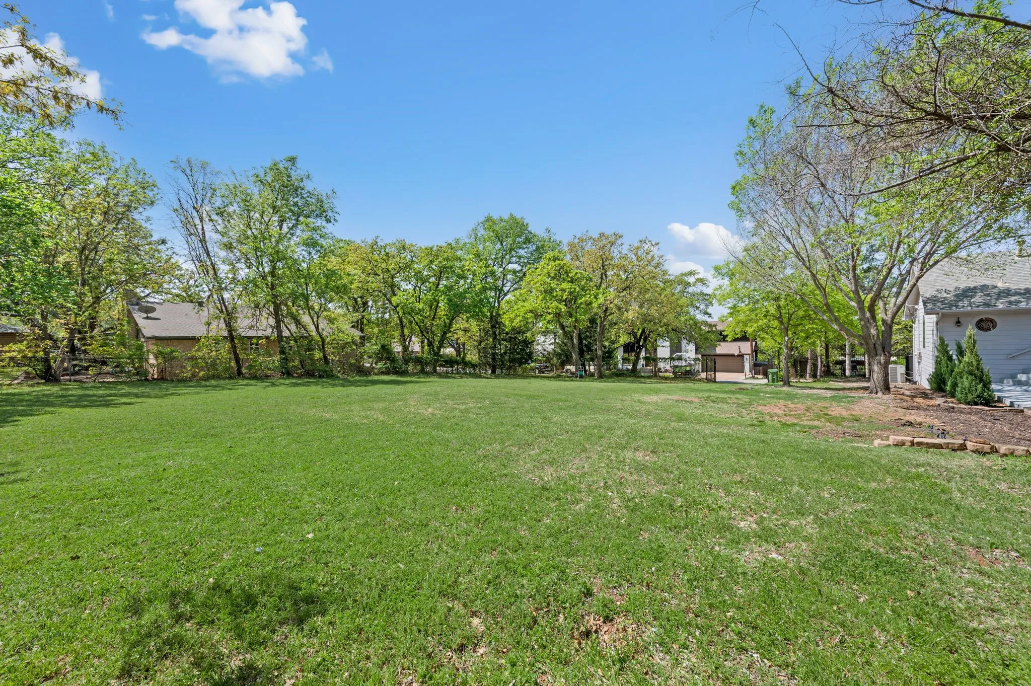 Single Family Residence For Sale in Tarrant County , 3716 Oakwood Drive, Grapevine, Texas 76051, 3 Bedroom, 3 Bathroom, 2 Garage spaces, 3,562 Sqft, built in 1960, mls#21324779, Real Estate Agent in Grapevine, Homes For Sale in Tarrant county, Homes For Sale in Grapevine, Realtor in Grapevine Texas, Real Estate Brokerage Independent Realty Texas, Luminita Cordes Realtor