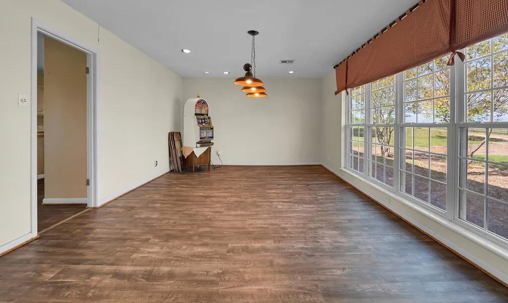 Single Family Residence For Sale in Mc Lennan County , 596 Saffle Road, Robinson, Texas 76706, 3 Bedroom, 3 Bathroom, 2 Garage spaces, 2,956 Sqft, built in 1972, mls#21325223, Real Estate Agent in Robinson, Homes For Sale in Mc Lennan county, Homes For Sale in Robinson, Realtor in Robinson Texas, Real Estate Brokerage Independent Realty Texas, Luminita Cordes Realtor
