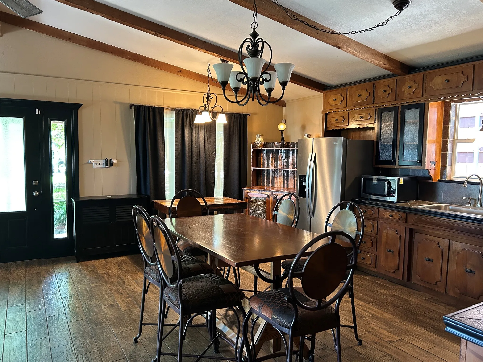Single Family Residence For Sale in Hood County , 2546 Rockcliff Court, Granbury, Texas 76048, 2 Bedroom, 2 Bathroom, 2 Garage spaces, 1,477 Sqft, built in 1984, Price $370,000, mls#21322432, Real Estate Agent in Granbury, Homes For Sale in Hood county, Homes For Sale in Granbury, Realtor in Granbury Texas, Real Estate Brokerage Independent Realty Texas, Luminita Cordes Realtor