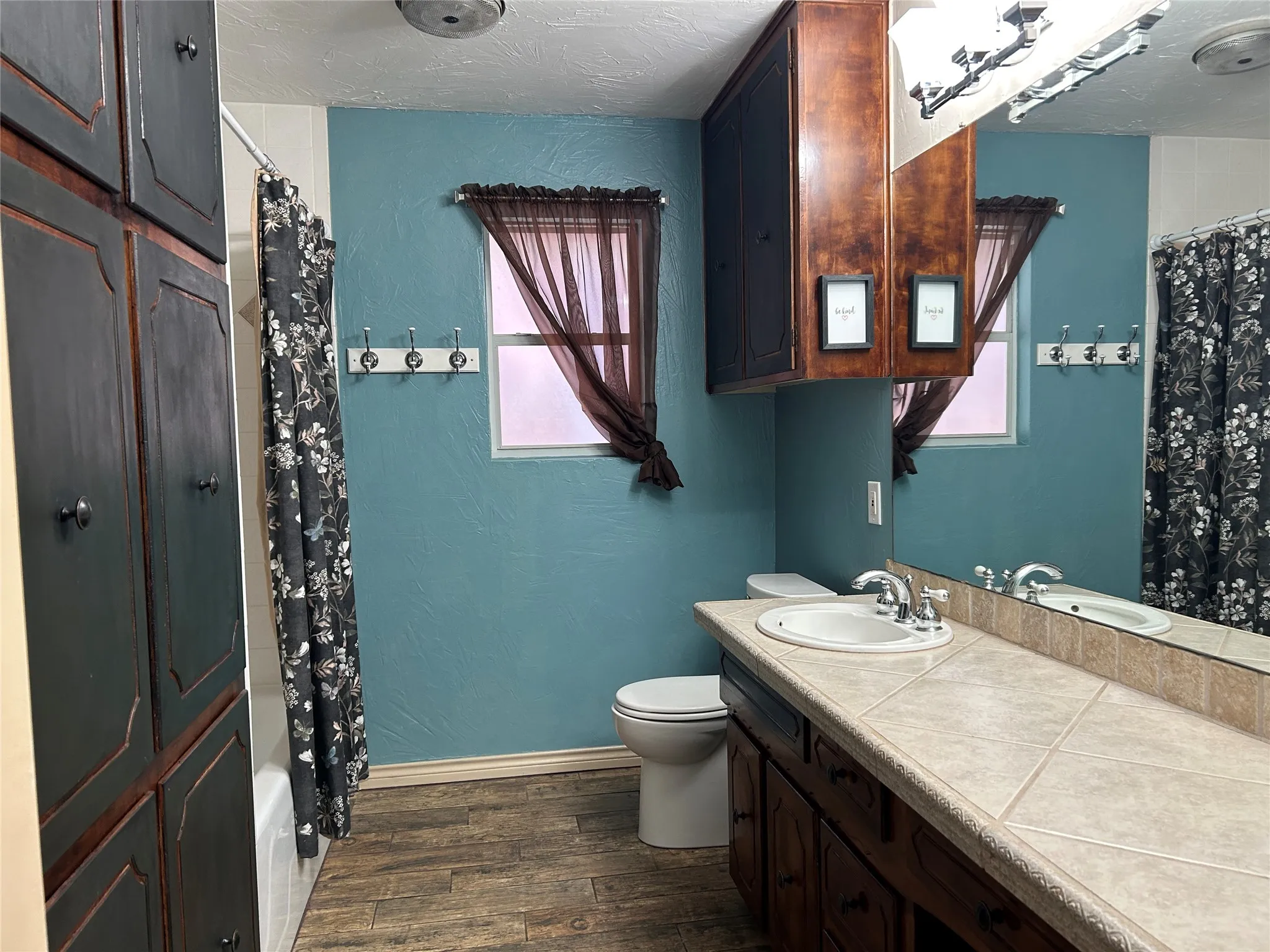 Single Family Residence For Sale in Hood County , 2546 Rockcliff Court, Granbury, Texas 76048, 2 Bedroom, 2 Bathroom, 2 Garage spaces, 1,477 Sqft, built in 1984, Price $370,000, mls#21322432, Real Estate Agent in Granbury, Homes For Sale in Hood county, Homes For Sale in Granbury, Realtor in Granbury Texas, Real Estate Brokerage Independent Realty Texas, Luminita Cordes Realtor