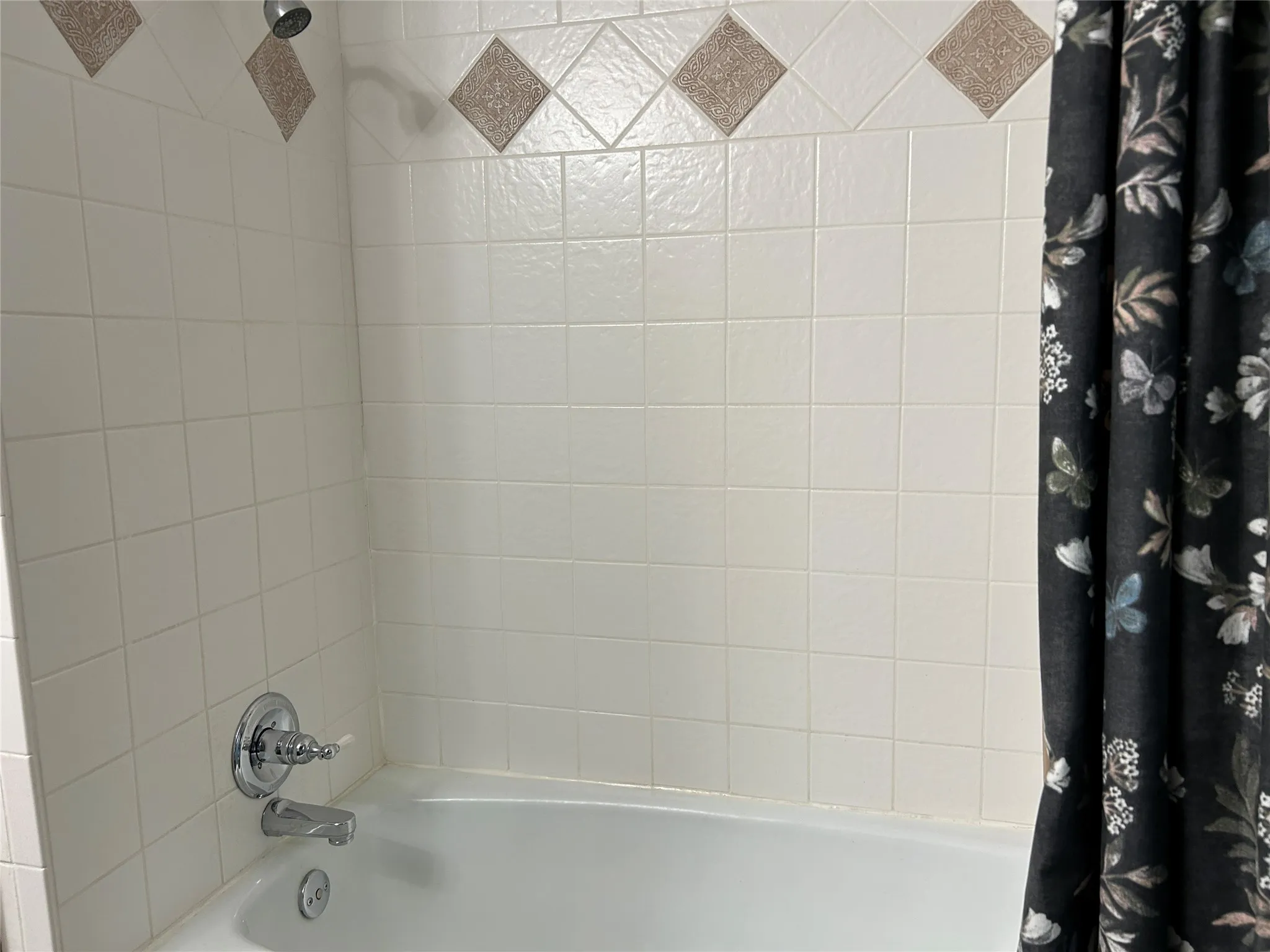 Single Family Residence For Sale in Hood County , 2546 Rockcliff Court, Granbury, Texas 76048, 2 Bedroom, 2 Bathroom, 2 Garage spaces, 1,477 Sqft, built in 1984, Price $370,000, mls#21322432, Real Estate Agent in Granbury, Homes For Sale in Hood county, Homes For Sale in Granbury, Realtor in Granbury Texas, Real Estate Brokerage Independent Realty Texas, Luminita Cordes Realtor