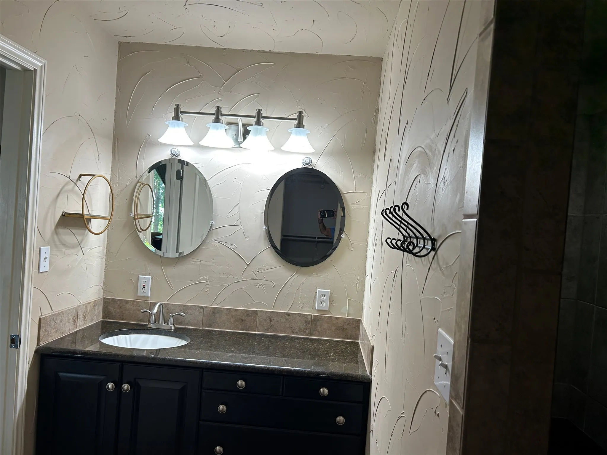 Single Family Residence For Sale in Hood County , 2546 Rockcliff Court, Granbury, Texas 76048, 2 Bedroom, 2 Bathroom, 2 Garage spaces, 1,477 Sqft, built in 1984, Price $370,000, mls#21322432, Real Estate Agent in Granbury, Homes For Sale in Hood county, Homes For Sale in Granbury, Realtor in Granbury Texas, Real Estate Brokerage Independent Realty Texas, Luminita Cordes Realtor
