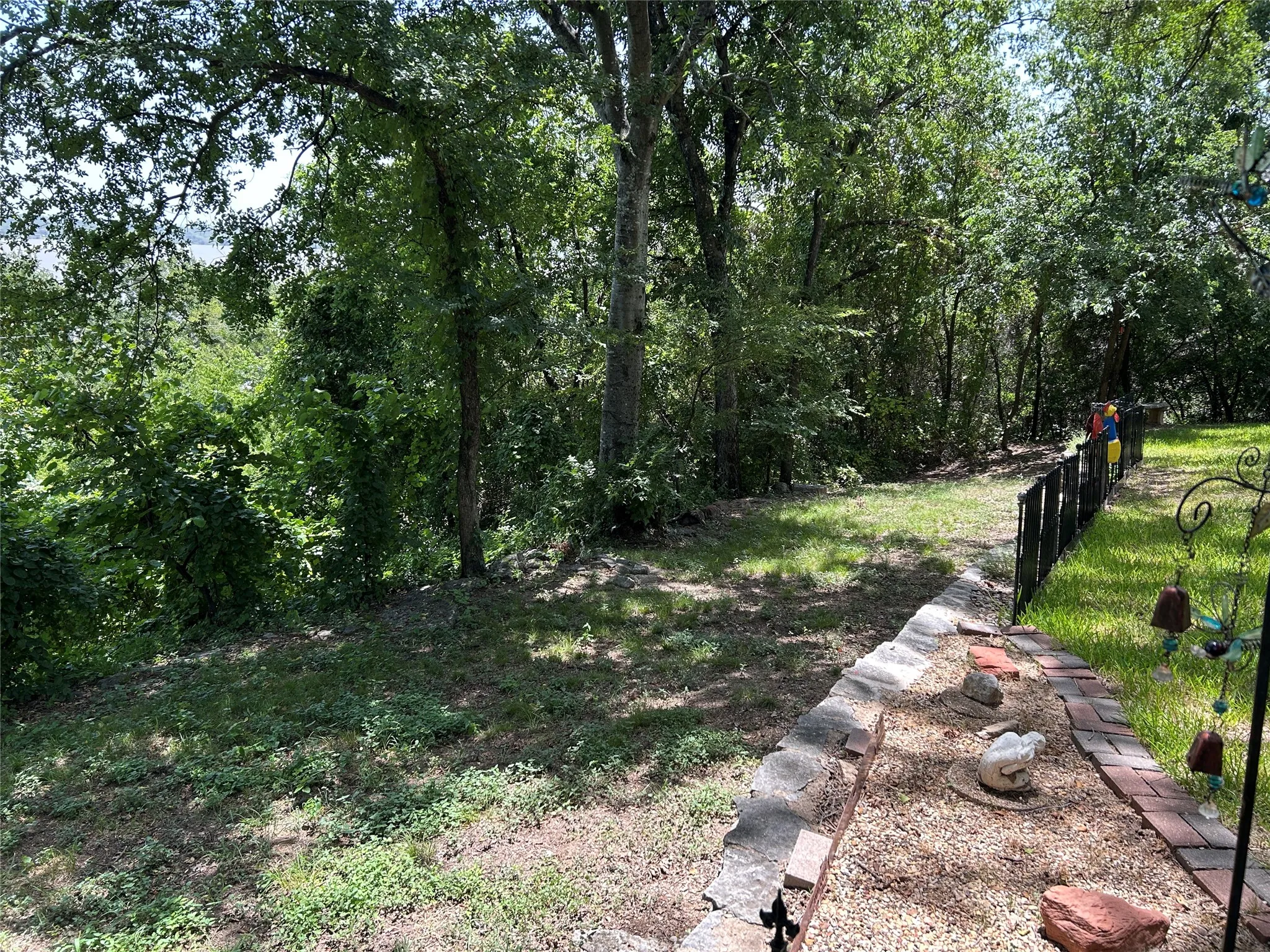 Single Family Residence For Sale in Hood County , 2546 Rockcliff Court, Granbury, Texas 76048, 2 Bedroom, 2 Bathroom, 2 Garage spaces, 1,477 Sqft, built in 1984, Price $370,000, mls#21322432, Real Estate Agent in Granbury, Homes For Sale in Hood county, Homes For Sale in Granbury, Realtor in Granbury Texas, Real Estate Brokerage Independent Realty Texas, Luminita Cordes Realtor