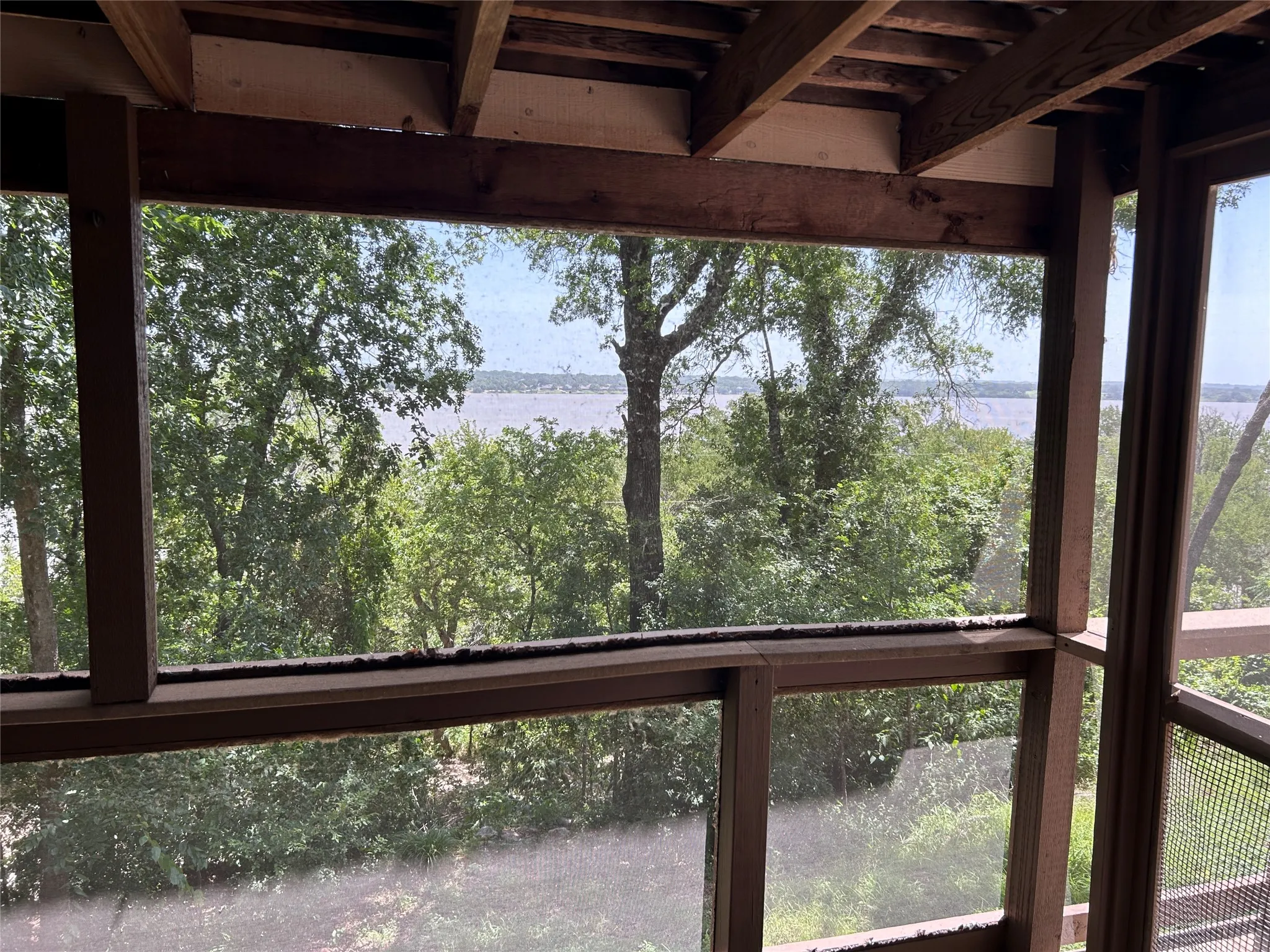 Single Family Residence For Sale in Hood County , 2546 Rockcliff Court, Granbury, Texas 76048, 2 Bedroom, 2 Bathroom, 2 Garage spaces, 1,477 Sqft, built in 1984, Price $370,000, mls#21322432, Real Estate Agent in Granbury, Homes For Sale in Hood county, Homes For Sale in Granbury, Realtor in Granbury Texas, Real Estate Brokerage Independent Realty Texas, Luminita Cordes Realtor