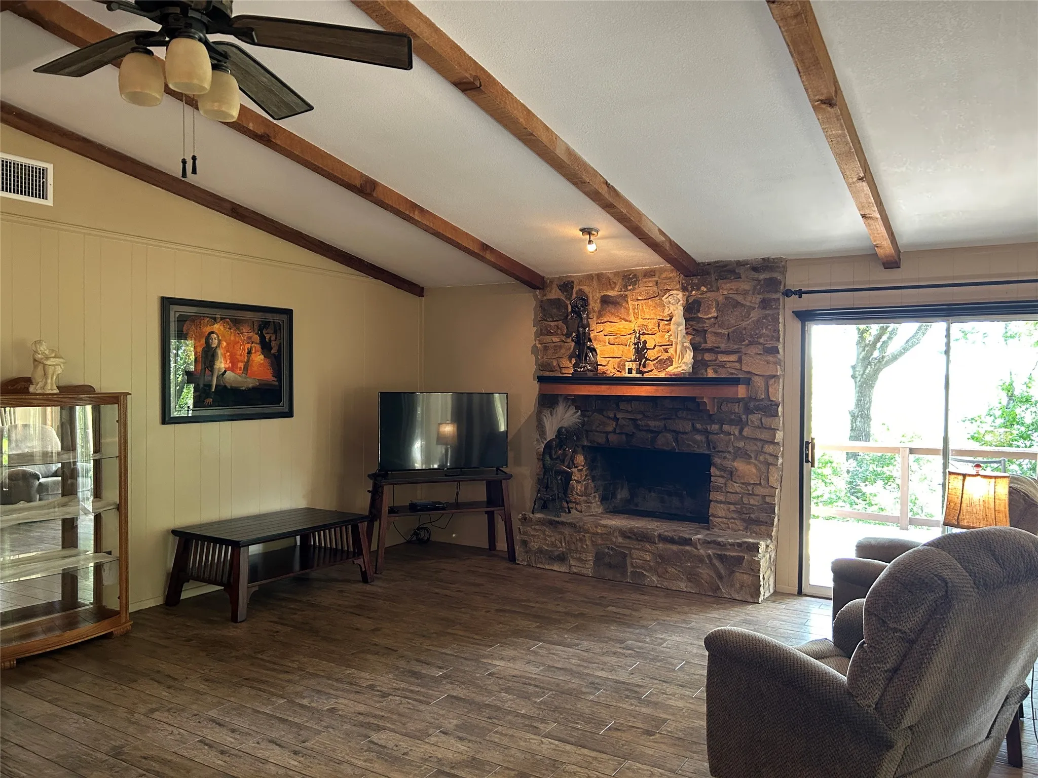 Single Family Residence For Sale in Hood County , 2546 Rockcliff Court, Granbury, Texas 76048, 2 Bedroom, 2 Bathroom, 2 Garage spaces, 1,477 Sqft, built in 1984, Price $370,000, mls#21322432, Real Estate Agent in Granbury, Homes For Sale in Hood county, Homes For Sale in Granbury, Realtor in Granbury Texas, Real Estate Brokerage Independent Realty Texas, Luminita Cordes Realtor
