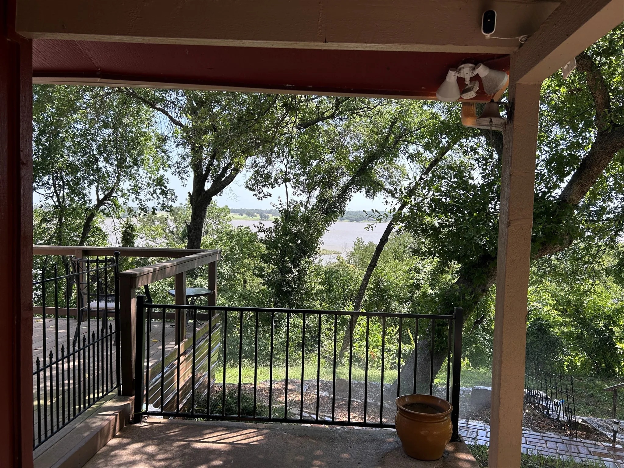 Single Family Residence For Sale in Hood County , 2546 Rockcliff Court, Granbury, Texas 76048, 2 Bedroom, 2 Bathroom, 2 Garage spaces, 1,477 Sqft, built in 1984, Price $370,000, mls#21322432, Real Estate Agent in Granbury, Homes For Sale in Hood county, Homes For Sale in Granbury, Realtor in Granbury Texas, Real Estate Brokerage Independent Realty Texas, Luminita Cordes Realtor