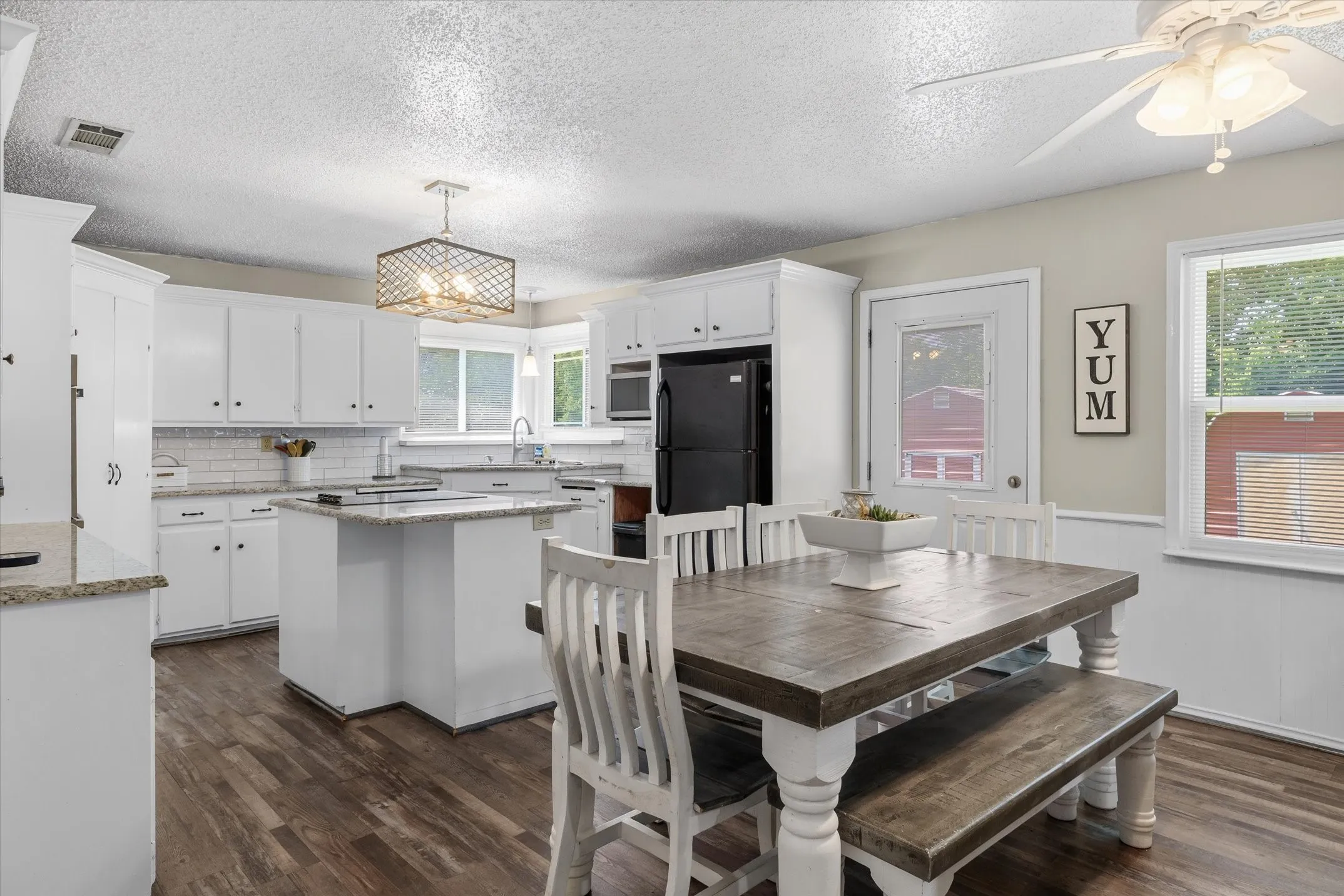Single Family Residence For Sale in Kaufman County , 10604 CR 360, Terrell, Texas 75161, 4 Bedrooms, 2 Bathrooms, Garage spaces, 2,128 Sqft, built in 1990, Price $499,900, mls#21324849, Real Estate Agent in Terrell, Homes For Sale in Kaufman county, Homes For Sale in Terrell, Realtor in Terrell Texas, Real Estate Brokerage Independent Realty Texas, Luminita Cordes Realtor