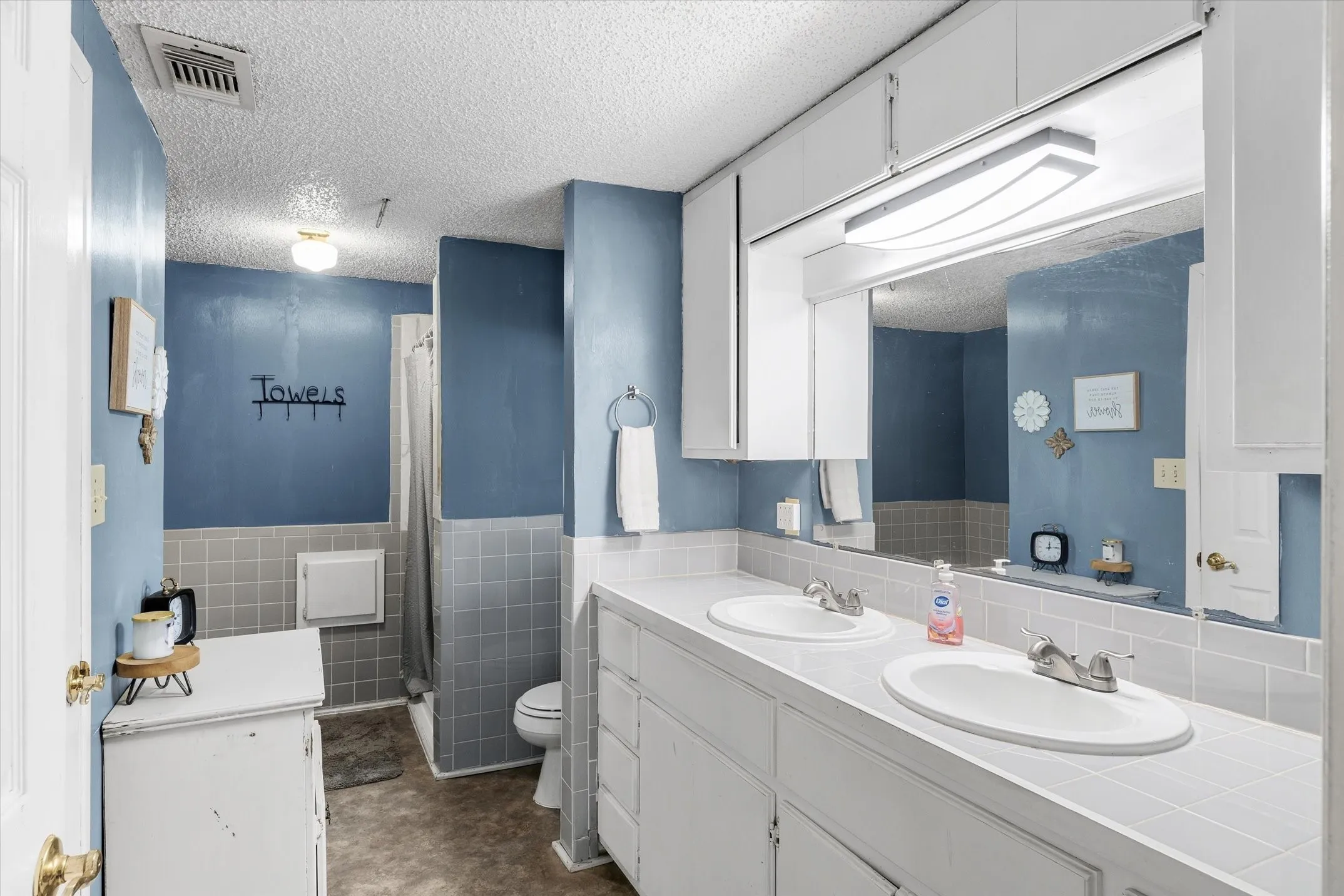 Single Family Residence For Sale in Kaufman County , 10604 CR 360, Terrell, Texas 75161, 4 Bedrooms, 2 Bathrooms, Garage spaces, 2,128 Sqft, built in 1990, Price $499,900, mls#21324849, Real Estate Agent in Terrell, Homes For Sale in Kaufman county, Homes For Sale in Terrell, Realtor in Terrell Texas, Real Estate Brokerage Independent Realty Texas, Luminita Cordes Realtor