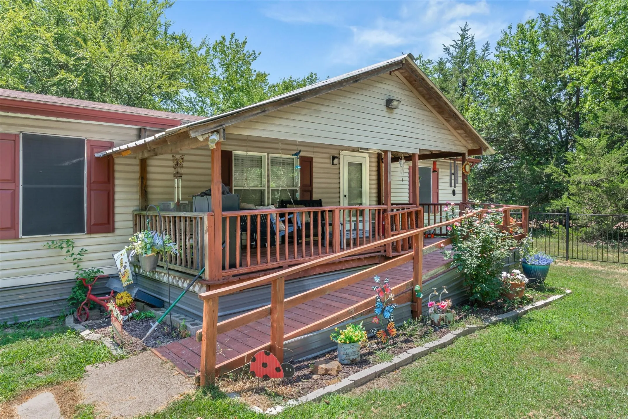 Single Family Residence For Sale in Kaufman County , 10604 CR 360, Terrell, Texas 75161, 4 Bedrooms, 2 Bathrooms, Garage spaces, 2,128 Sqft, built in 1990, Price $499,900, mls#21324849, Real Estate Agent in Terrell, Homes For Sale in Kaufman county, Homes For Sale in Terrell, Realtor in Terrell Texas, Real Estate Brokerage Independent Realty Texas, Luminita Cordes Realtor