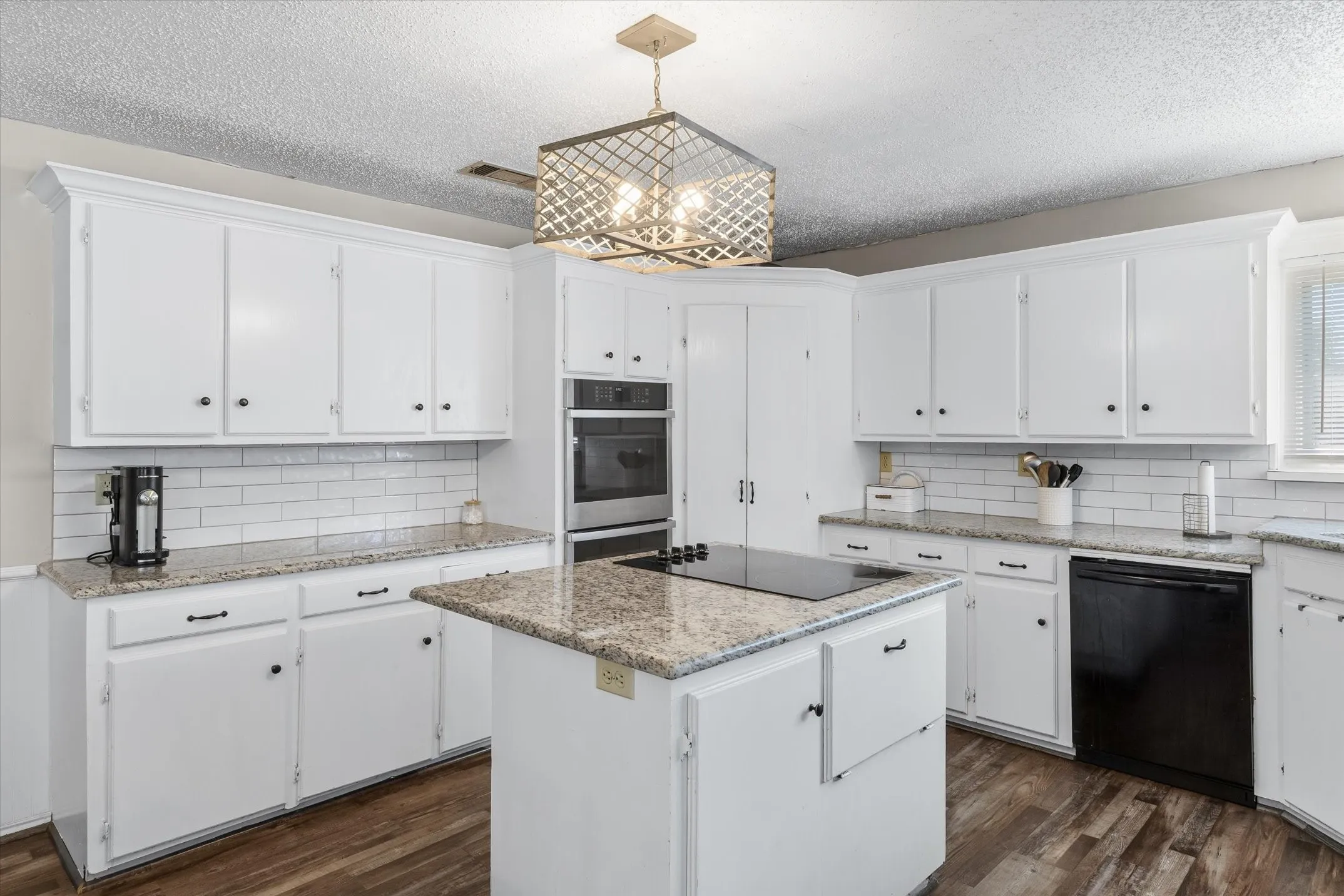 Single Family Residence For Sale in Kaufman County , 10604 CR 360, Terrell, Texas 75161, 4 Bedrooms, 2 Bathrooms, Garage spaces, 2,128 Sqft, built in 1990, Price $499,900, mls#21324849, Real Estate Agent in Terrell, Homes For Sale in Kaufman county, Homes For Sale in Terrell, Realtor in Terrell Texas, Real Estate Brokerage Independent Realty Texas, Luminita Cordes Realtor