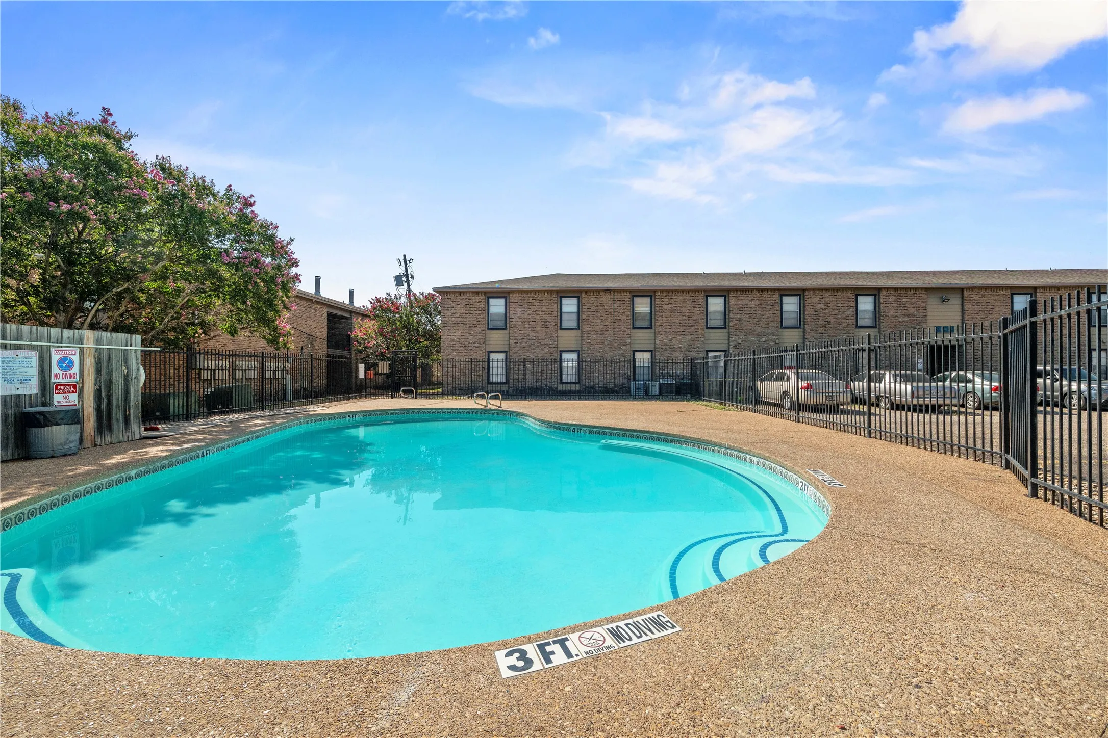 Condominium For Sale in Mc Lennan County , 1214 Baylor Avenue 111, Waco, Texas 76706, 2 Bedroom, 2 Bathroom, Garage spaces, 832 Sqft, built in 1983, mls#21323508, Real Estate Agent in Waco, Homes For Sale in Mc Lennan county, Homes For Sale in Waco, Realtor in Waco Texas, Real Estate Brokerage Independent Realty Texas, Luminita Cordes Realtor