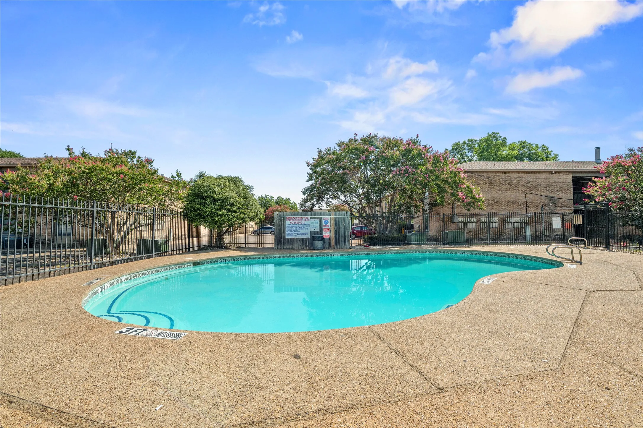 Condominium For Sale in Mc Lennan County , 1214 Baylor Avenue 111, Waco, Texas 76706, 2 Bedroom, 2 Bathroom, Garage spaces, 832 Sqft, built in 1983, mls#21323508, Real Estate Agent in Waco, Homes For Sale in Mc Lennan county, Homes For Sale in Waco, Realtor in Waco Texas, Real Estate Brokerage Independent Realty Texas, Luminita Cordes Realtor