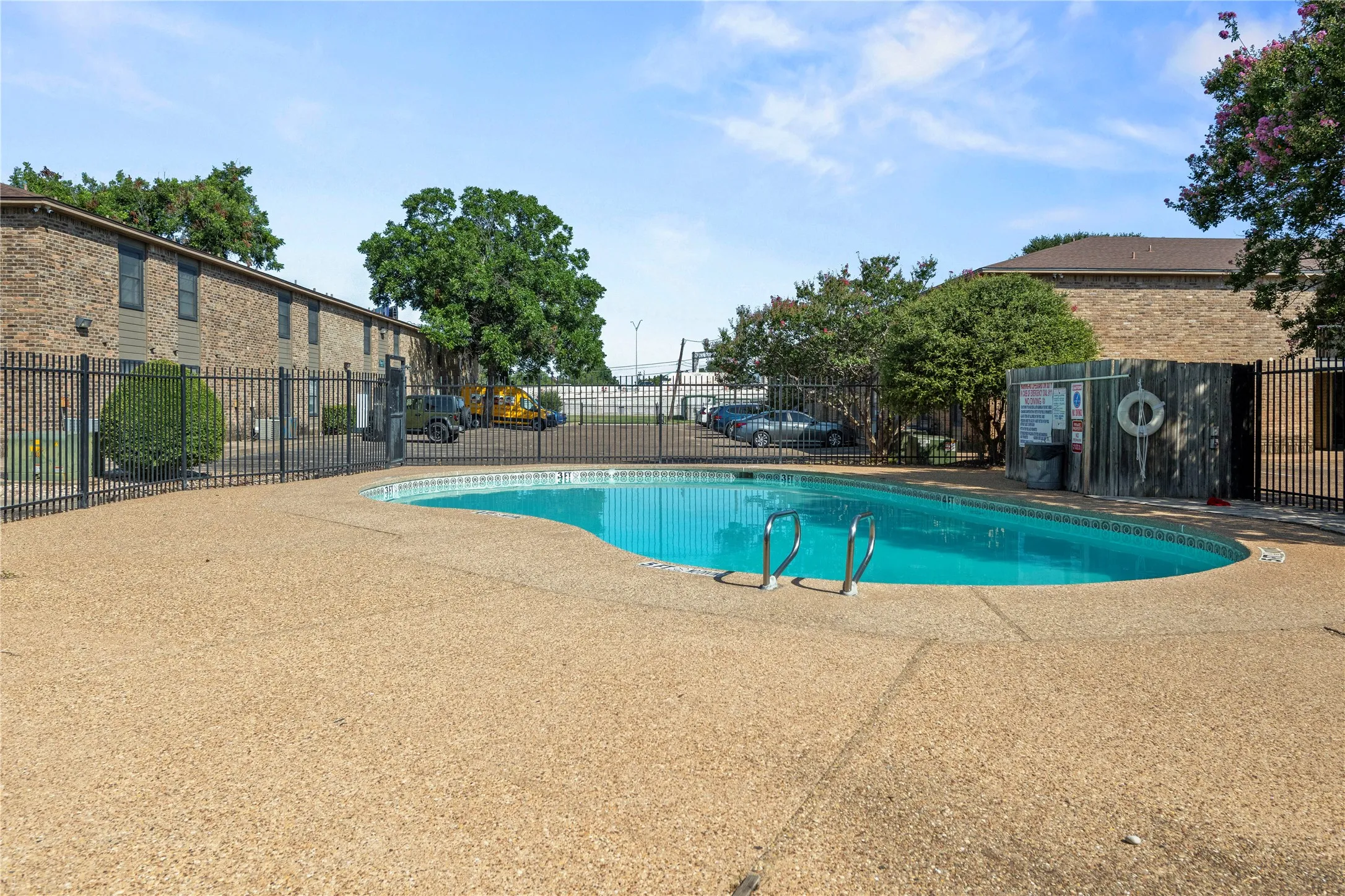 Condominium For Sale in Mc Lennan County , 1214 Baylor Avenue 111, Waco, Texas 76706, 2 Bedroom, 2 Bathroom, Garage spaces, 832 Sqft, built in 1983, mls#21323508, Real Estate Agent in Waco, Homes For Sale in Mc Lennan county, Homes For Sale in Waco, Realtor in Waco Texas, Real Estate Brokerage Independent Realty Texas, Luminita Cordes Realtor