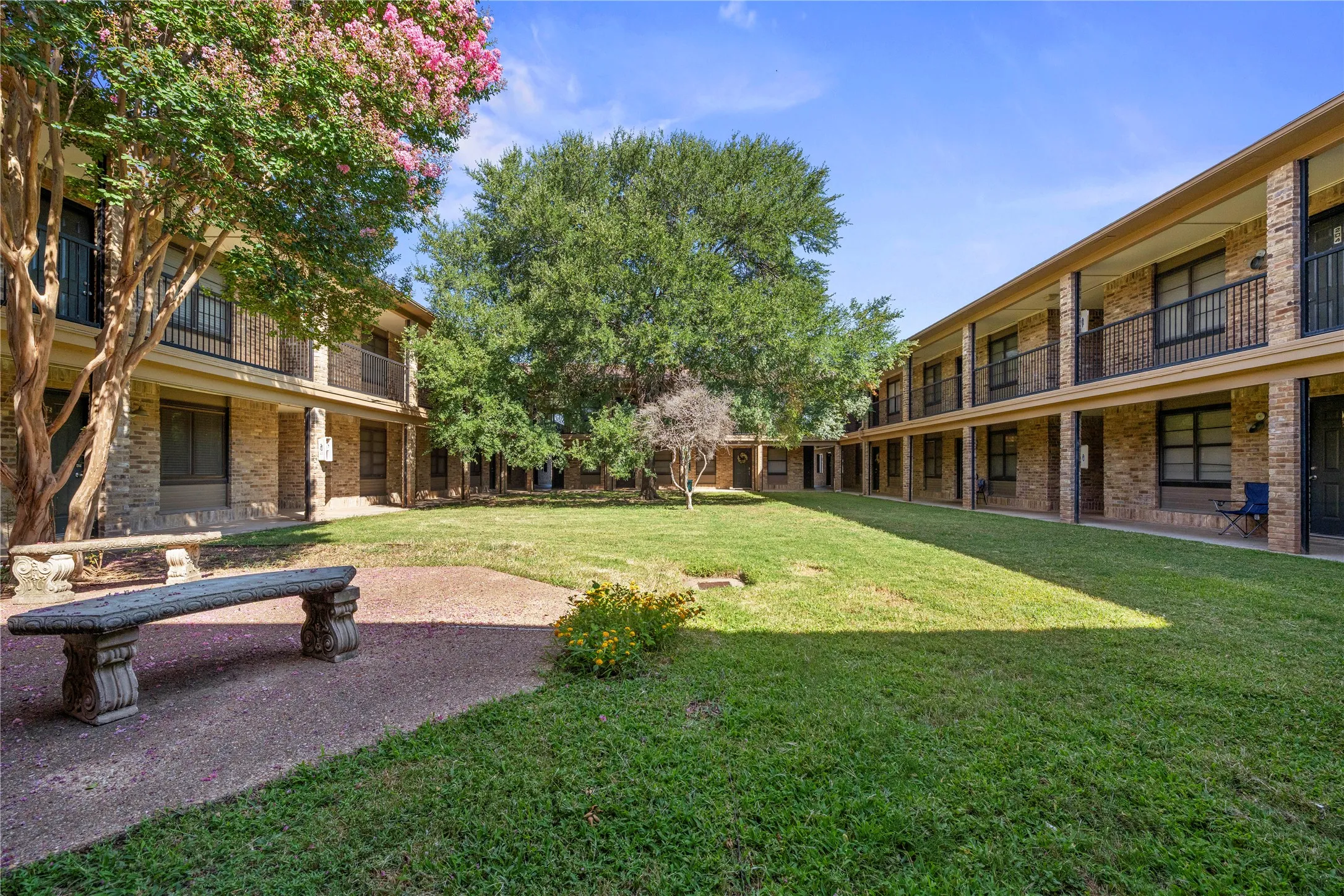 Condominium For Sale in Mc Lennan County , 1214 Baylor Avenue 111, Waco, Texas 76706, 2 Bedroom, 2 Bathroom, Garage spaces, 832 Sqft, built in 1983, mls#21323508, Real Estate Agent in Waco, Homes For Sale in Mc Lennan county, Homes For Sale in Waco, Realtor in Waco Texas, Real Estate Brokerage Independent Realty Texas, Luminita Cordes Realtor