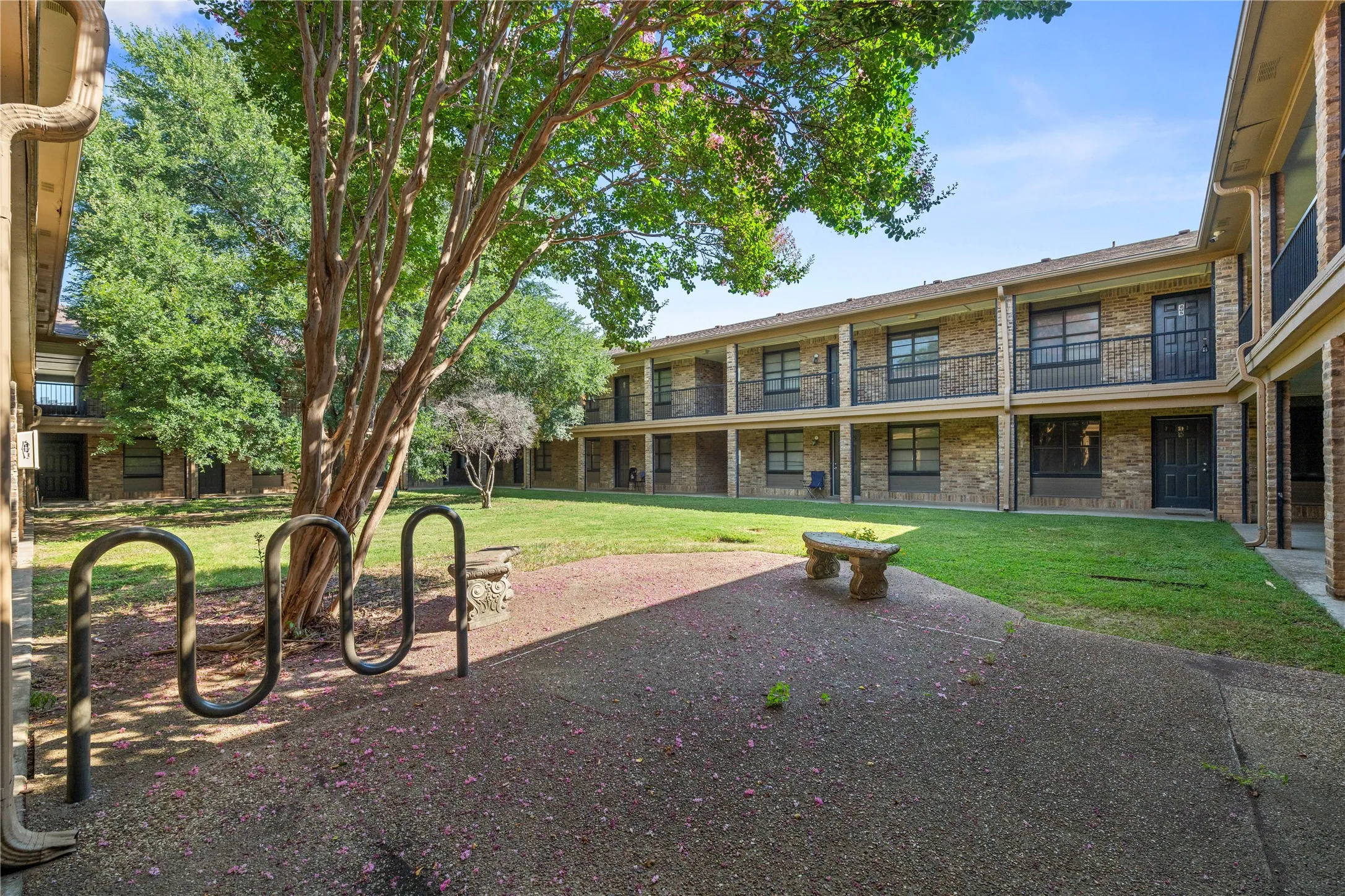 Condominium For Sale in Mc Lennan County , 1214 Baylor Avenue 111, Waco, Texas 76706, 2 Bedroom, 2 Bathroom, Garage spaces, 832 Sqft, built in 1983, mls#21323508, Real Estate Agent in Waco, Homes For Sale in Mc Lennan county, Homes For Sale in Waco, Realtor in Waco Texas, Real Estate Brokerage Independent Realty Texas, Luminita Cordes Realtor