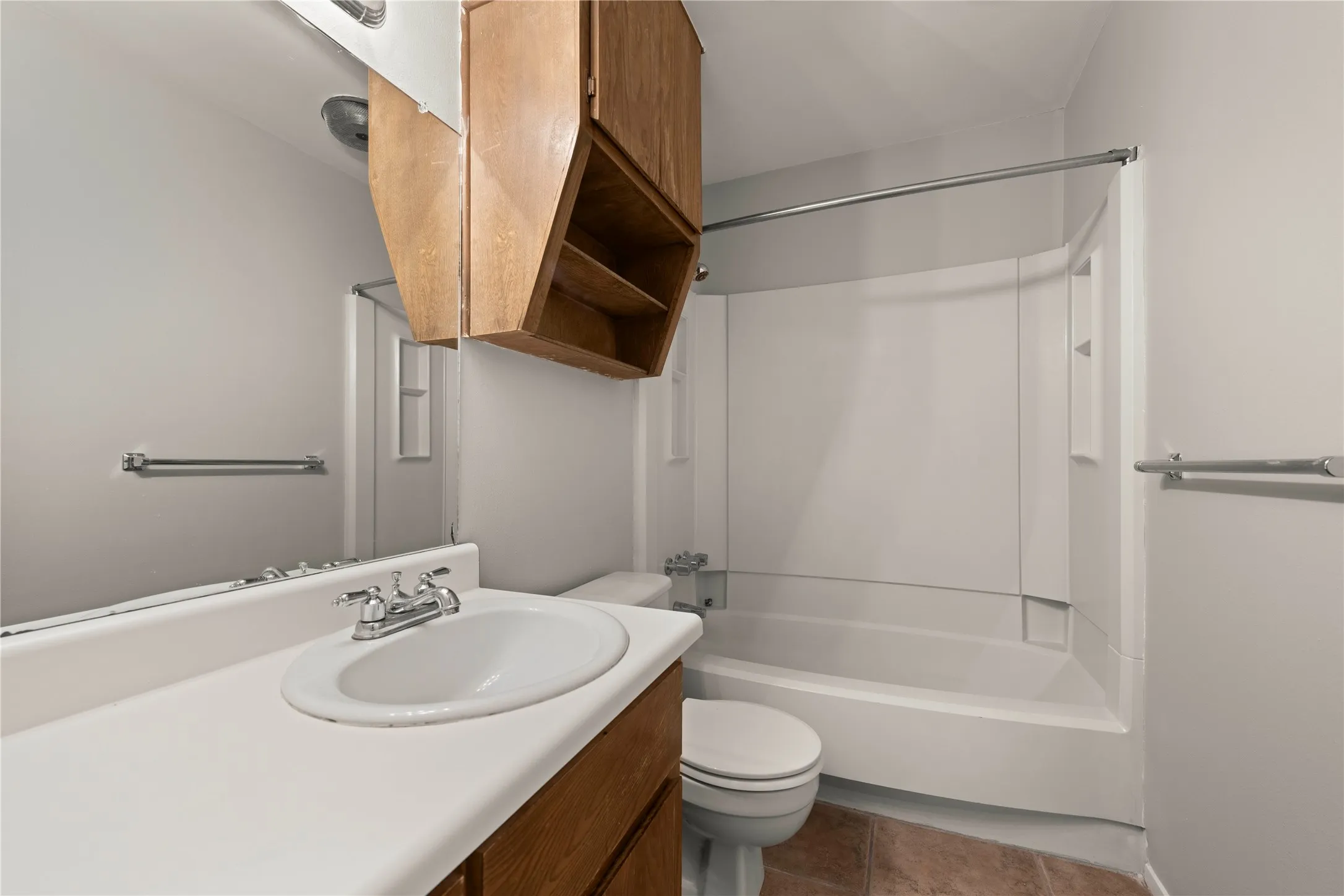 Condominium For Sale in Mc Lennan County , 1214 Baylor Avenue 111, Waco, Texas 76706, 2 Bedroom, 2 Bathroom, Garage spaces, 832 Sqft, built in 1983, mls#21323508, Real Estate Agent in Waco, Homes For Sale in Mc Lennan county, Homes For Sale in Waco, Realtor in Waco Texas, Real Estate Brokerage Independent Realty Texas, Luminita Cordes Realtor