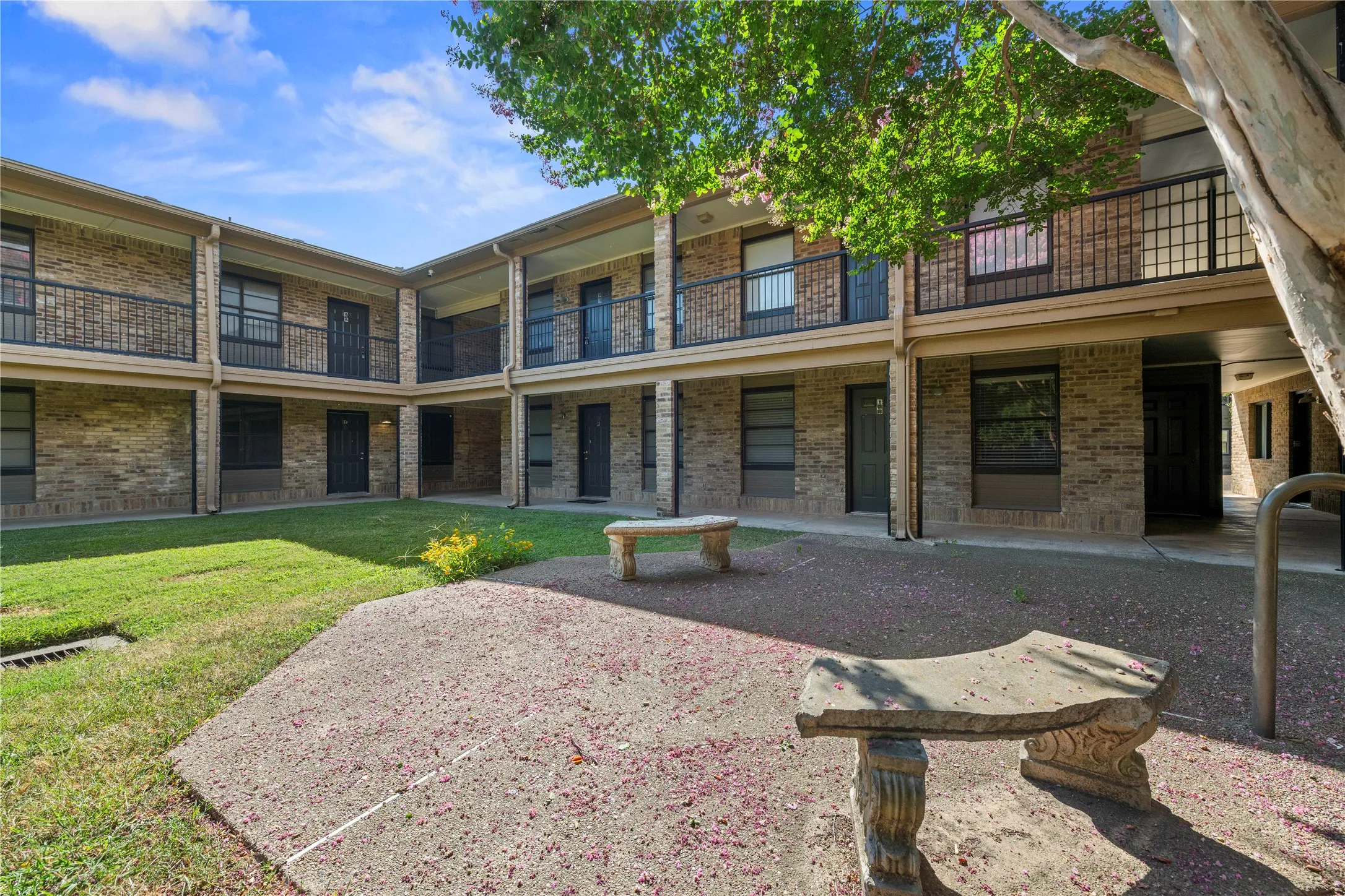 Condominium For Sale in Mc Lennan County , 1214 Baylor Avenue 111, Waco, Texas 76706, 2 Bedroom, 2 Bathroom, Garage spaces, 832 Sqft, built in 1983, mls#21323508, Real Estate Agent in Waco, Homes For Sale in Mc Lennan county, Homes For Sale in Waco, Realtor in Waco Texas, Real Estate Brokerage Independent Realty Texas, Luminita Cordes Realtor