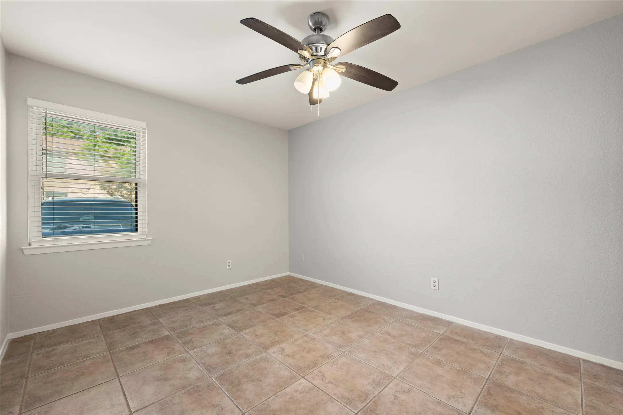 Condominium For Sale in Mc Lennan County , 1214 Baylor Avenue 111, Waco, Texas 76706, 2 Bedroom, 2 Bathroom, Garage spaces, 832 Sqft, built in 1983, mls#21323508, Real Estate Agent in Waco, Homes For Sale in Mc Lennan county, Homes For Sale in Waco, Realtor in Waco Texas, Real Estate Brokerage Independent Realty Texas, Luminita Cordes Realtor