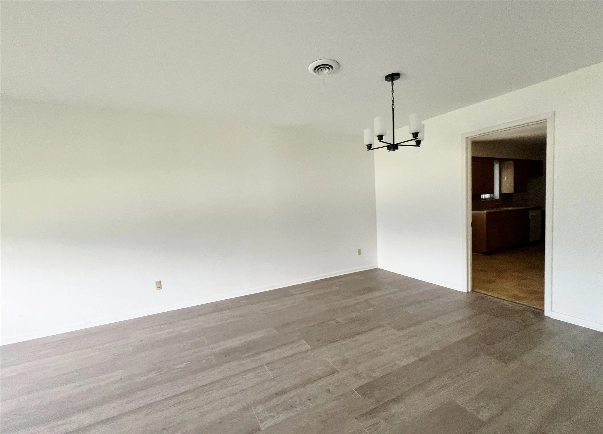 Single Family Residence For Rent in Dallas County , 3641 Townsend Drive, Dallas, Texas 75229, 3 Bedroom, 2 Bathroom, 2 Garage spaces, 1,671 Sqft, built in 1961, mls#21325280, Real Estate Agent in Dallas, Homes For Rent in Dallas county, Homes For Rent in Dallas, Realtor in Dallas Texas, Real Estate Brokerage Independent Realty Texas, Luminita Cordes Realtor