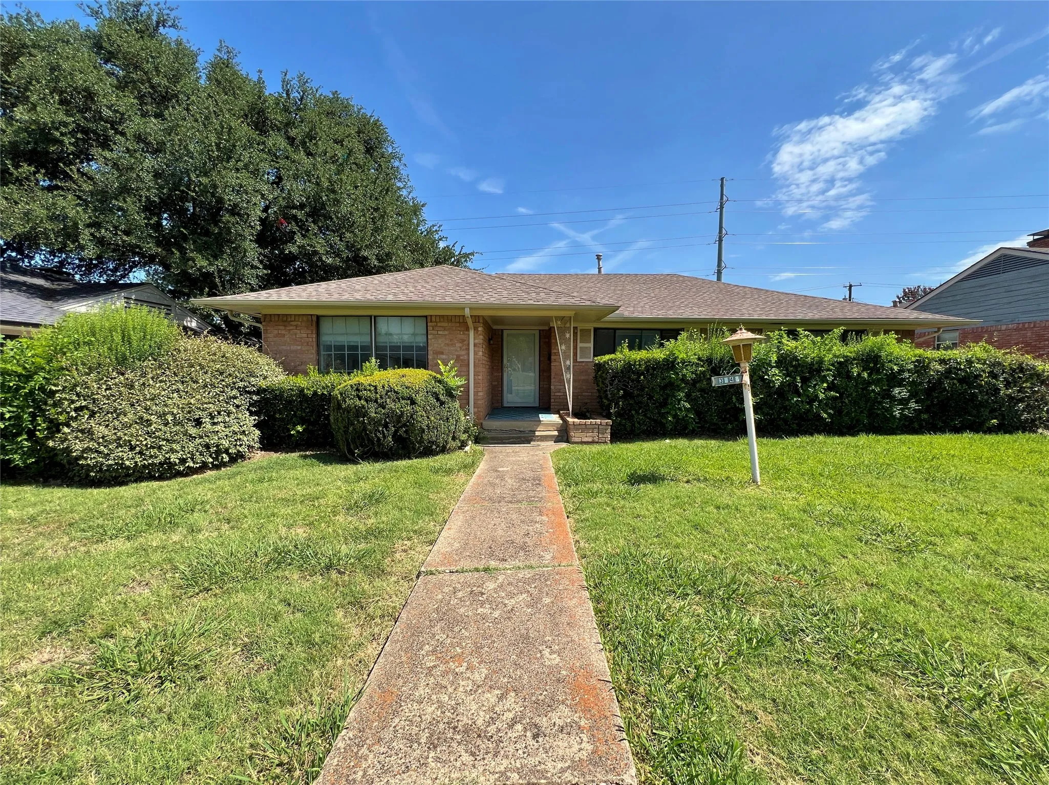 Single Family Residence For Rent in Dallas County , 3641 Townsend Drive, Dallas, Texas 75229, 3 Bedroom, 2 Bathroom, 2 Garage spaces, 1,671 Sqft, built in 1961, mls#21325280, Real Estate Agent in Dallas, Homes For Rent in Dallas county, Homes For Rent in Dallas, Realtor in Dallas Texas, Real Estate Brokerage Independent Realty Texas, Luminita Cordes Realtor