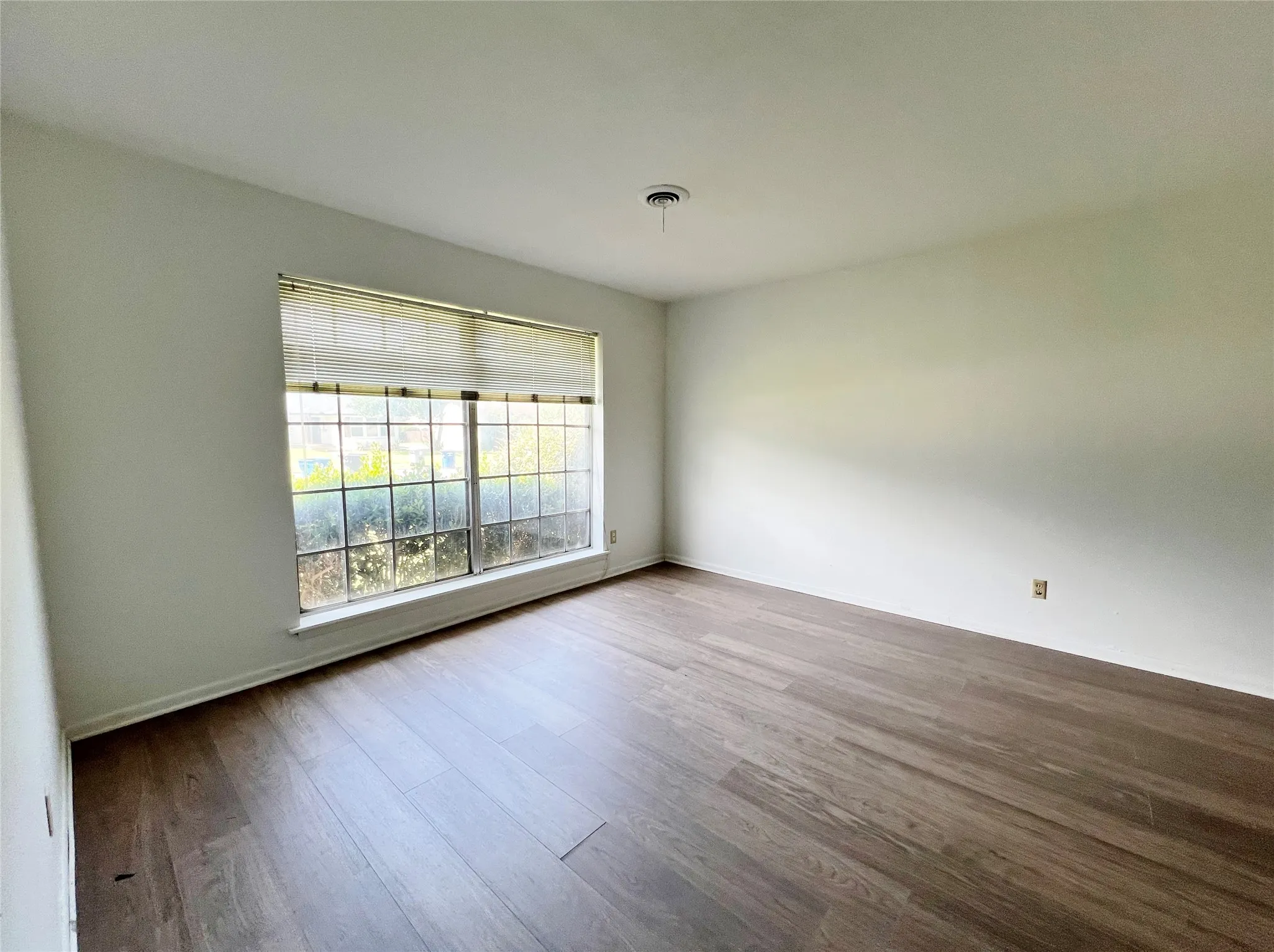Single Family Residence For Rent in Dallas County , 3641 Townsend Drive, Dallas, Texas 75229, 3 Bedroom, 2 Bathroom, 2 Garage spaces, 1,671 Sqft, built in 1961, mls#21325280, Real Estate Agent in Dallas, Homes For Rent in Dallas county, Homes For Rent in Dallas, Realtor in Dallas Texas, Real Estate Brokerage Independent Realty Texas, Luminita Cordes Realtor