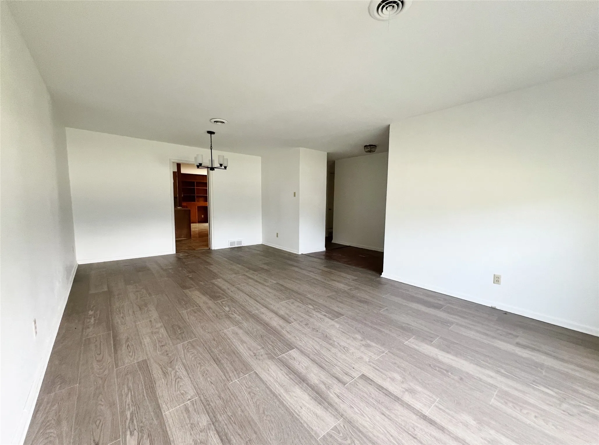 Single Family Residence For Rent in Dallas County , 3641 Townsend Drive, Dallas, Texas 75229, 3 Bedroom, 2 Bathroom, 2 Garage spaces, 1,671 Sqft, built in 1961, mls#21325280, Real Estate Agent in Dallas, Homes For Rent in Dallas county, Homes For Rent in Dallas, Realtor in Dallas Texas, Real Estate Brokerage Independent Realty Texas, Luminita Cordes Realtor