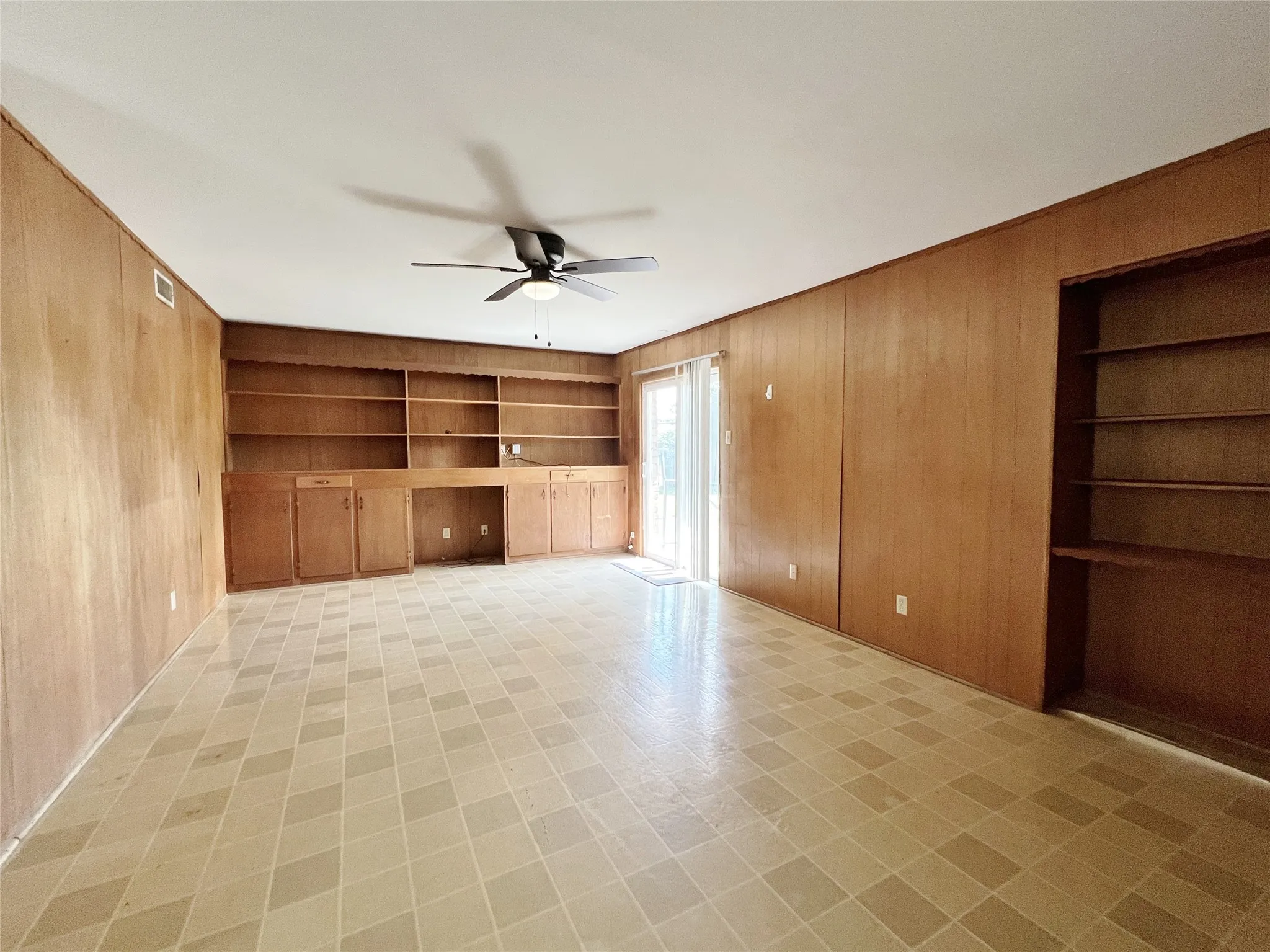 Single Family Residence For Rent in Dallas County , 3641 Townsend Drive, Dallas, Texas 75229, 3 Bedroom, 2 Bathroom, 2 Garage spaces, 1,671 Sqft, built in 1961, mls#21325280, Real Estate Agent in Dallas, Homes For Rent in Dallas county, Homes For Rent in Dallas, Realtor in Dallas Texas, Real Estate Brokerage Independent Realty Texas, Luminita Cordes Realtor