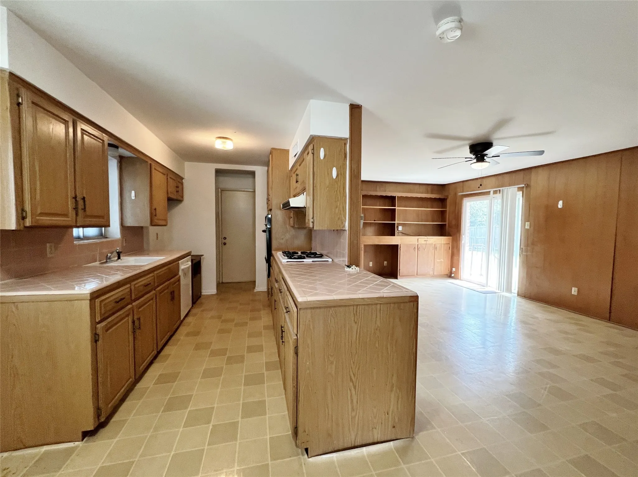 Single Family Residence For Rent in Dallas County , 3641 Townsend Drive, Dallas, Texas 75229, 3 Bedroom, 2 Bathroom, 2 Garage spaces, 1,671 Sqft, built in 1961, mls#21325280, Real Estate Agent in Dallas, Homes For Rent in Dallas county, Homes For Rent in Dallas, Realtor in Dallas Texas, Real Estate Brokerage Independent Realty Texas, Luminita Cordes Realtor