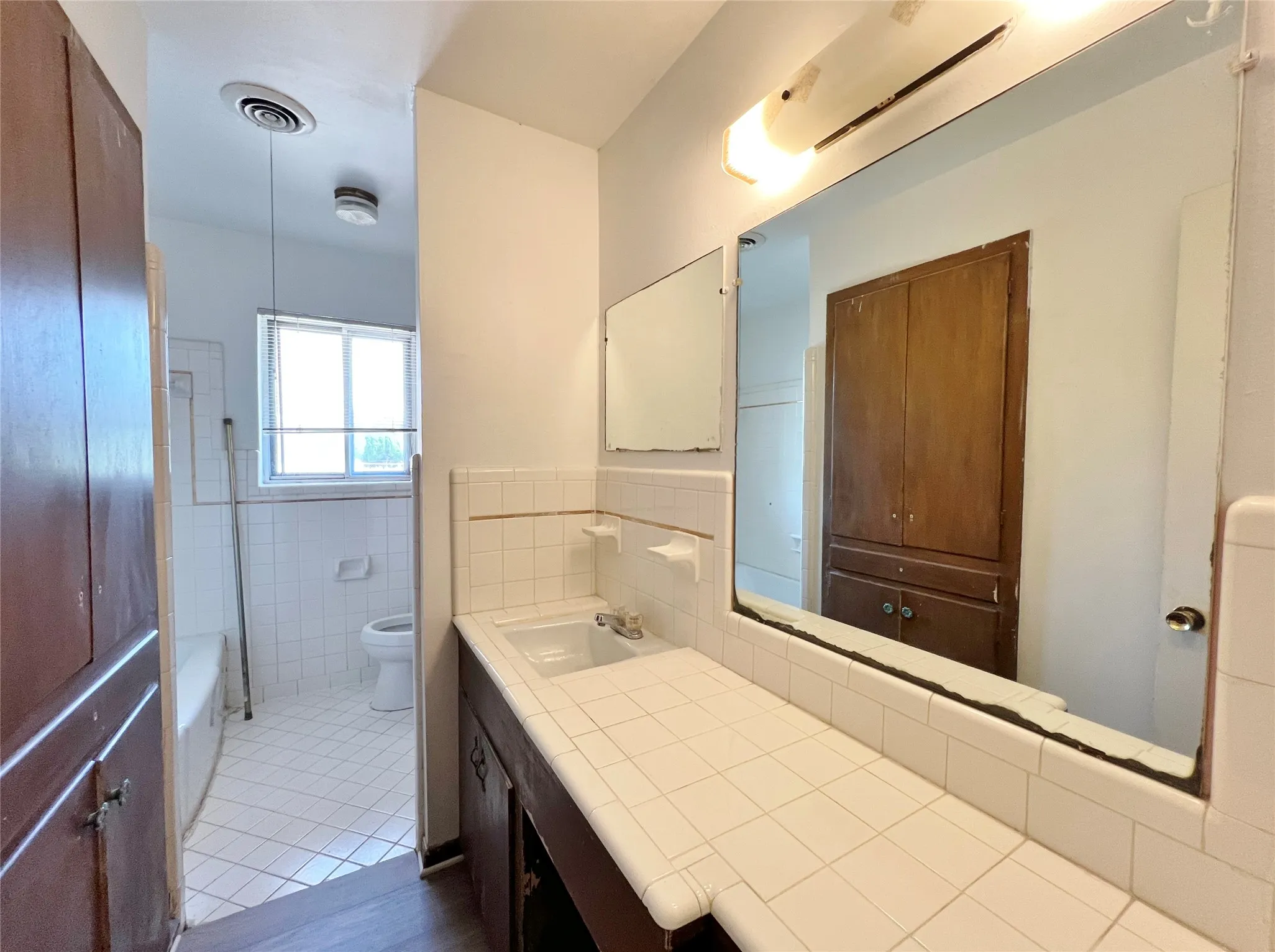 Single Family Residence For Rent in Dallas County , 3641 Townsend Drive, Dallas, Texas 75229, 3 Bedroom, 2 Bathroom, 2 Garage spaces, 1,671 Sqft, built in 1961, mls#21325280, Real Estate Agent in Dallas, Homes For Rent in Dallas county, Homes For Rent in Dallas, Realtor in Dallas Texas, Real Estate Brokerage Independent Realty Texas, Luminita Cordes Realtor