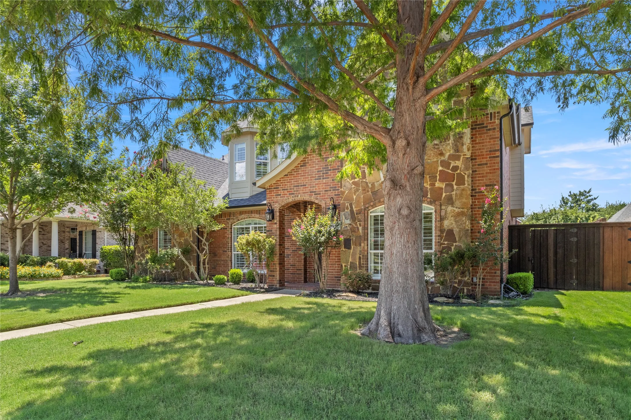 Single Family Residence For Sale in Denton County , 11209 Deep Canyon Trail, Frisco, Texas 75033, 5 Bedroom, 4 Bathroom, 2 Garage spaces, 3,911 Sqft, built in 2003, mls#21324839, Real Estate Agent in Frisco, Homes For Sale in Denton county, Homes For Sale in Frisco, Realtor in Frisco Texas, Real Estate Brokerage Independent Realty Texas, Luminita Cordes Realtor