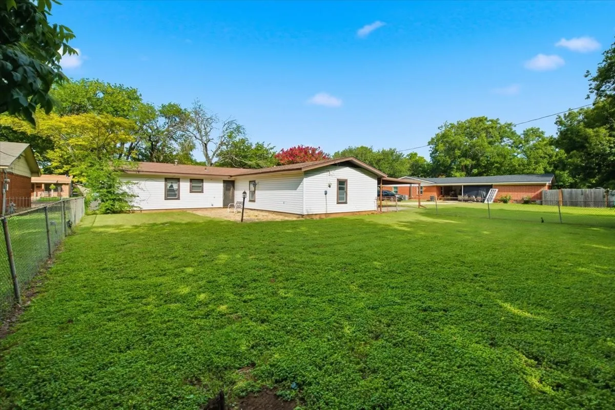 Single Family Residence For Sale in Mc Lennan County , 156 Bowie, Mc Gregor, Texas 76657, 3 Bedrooms, 2 Bathrooms, Garage spaces, 1,738 Sqft, built in 1957, Price $170,000, mls#21325045, Real Estate Agent in Mc Gregor, Homes For Sale in Mc Lennan county, Homes For Sale in Mc Gregor, Realtor in Mc Gregor Texas, Real Estate Brokerage Independent Realty Texas, Luminita Cordes Realtor