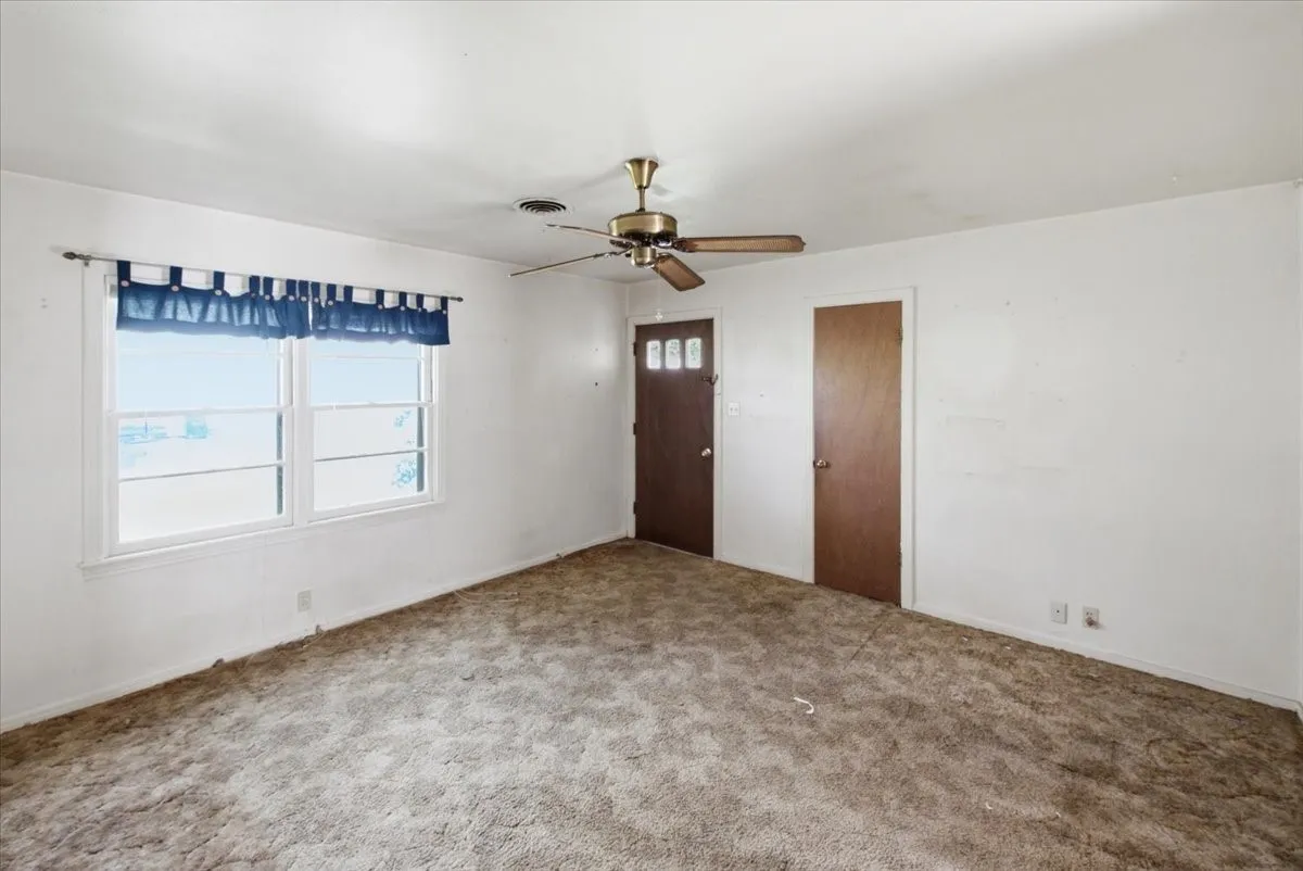 Single Family Residence For Sale in Mc Lennan County , 156 Bowie, Mc Gregor, Texas 76657, 3 Bedrooms, 2 Bathrooms, Garage spaces, 1,738 Sqft, built in 1957, Price $170,000, mls#21325045, Real Estate Agent in Mc Gregor, Homes For Sale in Mc Lennan county, Homes For Sale in Mc Gregor, Realtor in Mc Gregor Texas, Real Estate Brokerage Independent Realty Texas, Luminita Cordes Realtor