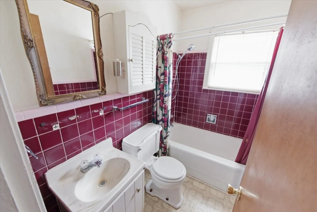 Single Family Residence For Sale in Mc Lennan County , 156 Bowie, Mc Gregor, Texas 76657, 3 Bedrooms, 2 Bathrooms, Garage spaces, 1,738 Sqft, built in 1957, Price $170,000, mls#21325045, Real Estate Agent in Mc Gregor, Homes For Sale in Mc Lennan county, Homes For Sale in Mc Gregor, Realtor in Mc Gregor Texas, Real Estate Brokerage Independent Realty Texas, Luminita Cordes Realtor