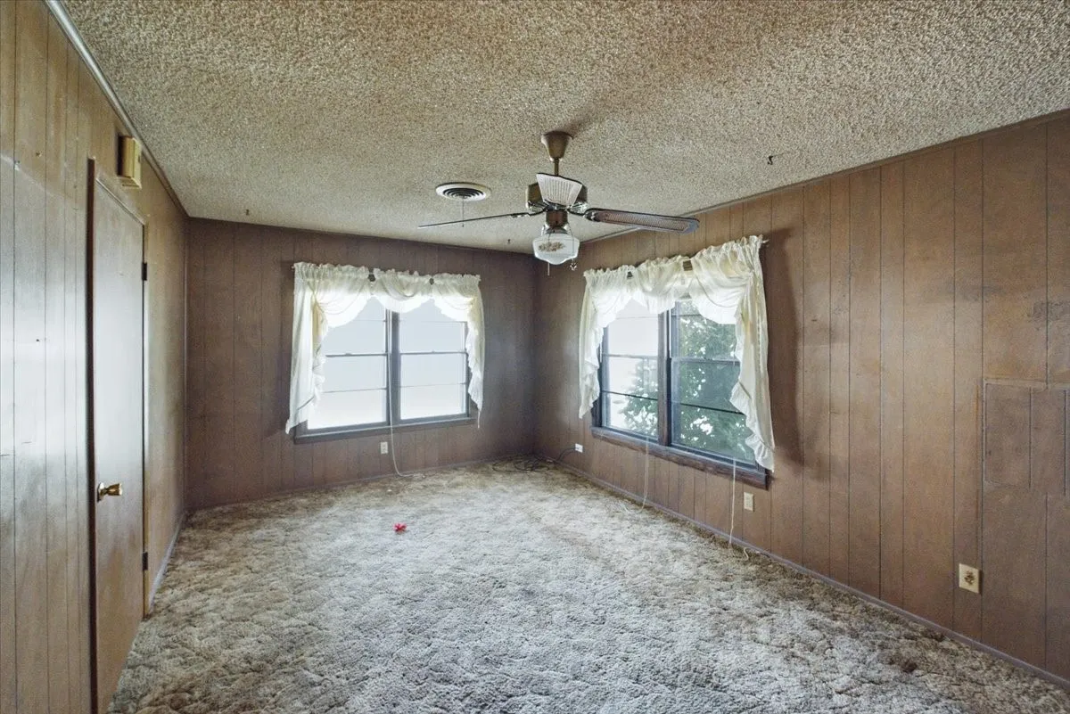 Single Family Residence For Sale in Mc Lennan County , 156 Bowie, Mc Gregor, Texas 76657, 3 Bedrooms, 2 Bathrooms, Garage spaces, 1,738 Sqft, built in 1957, Price $170,000, mls#21325045, Real Estate Agent in Mc Gregor, Homes For Sale in Mc Lennan county, Homes For Sale in Mc Gregor, Realtor in Mc Gregor Texas, Real Estate Brokerage Independent Realty Texas, Luminita Cordes Realtor