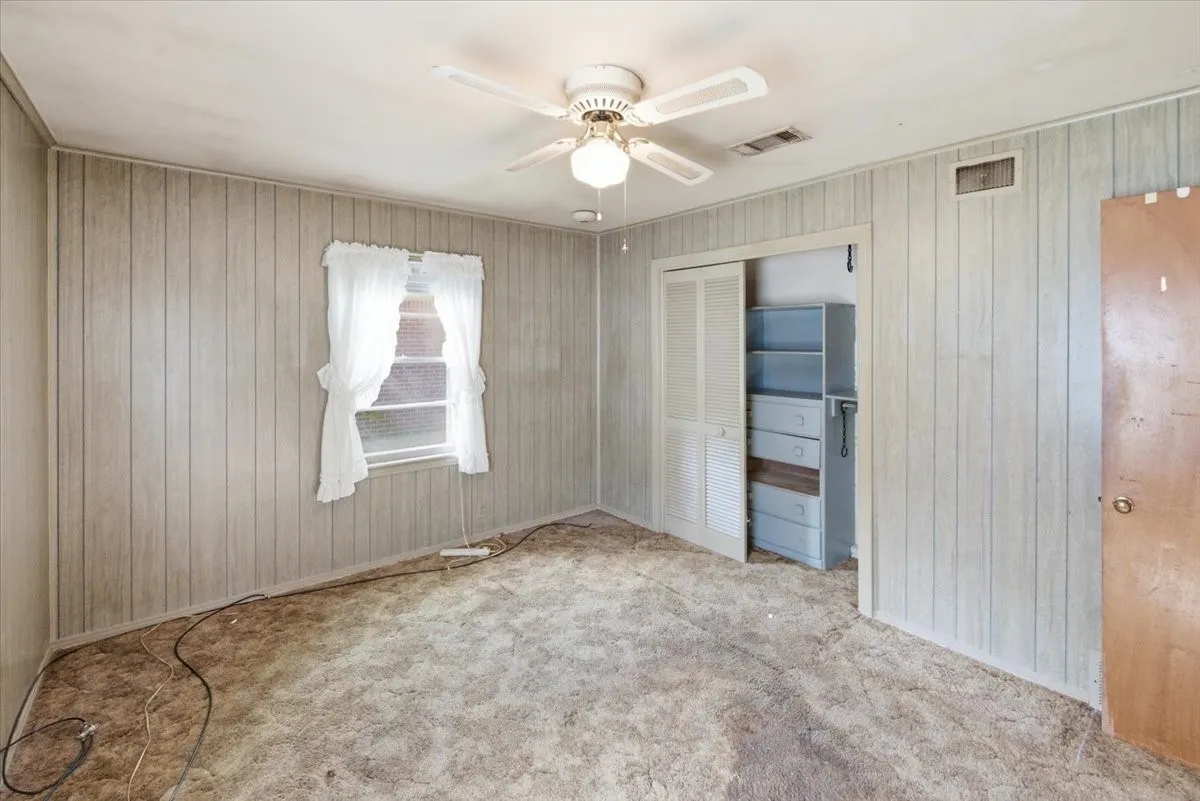 Single Family Residence For Sale in Mc Lennan County , 156 Bowie, Mc Gregor, Texas 76657, 3 Bedrooms, 2 Bathrooms, Garage spaces, 1,738 Sqft, built in 1957, Price $170,000, mls#21325045, Real Estate Agent in Mc Gregor, Homes For Sale in Mc Lennan county, Homes For Sale in Mc Gregor, Realtor in Mc Gregor Texas, Real Estate Brokerage Independent Realty Texas, Luminita Cordes Realtor
