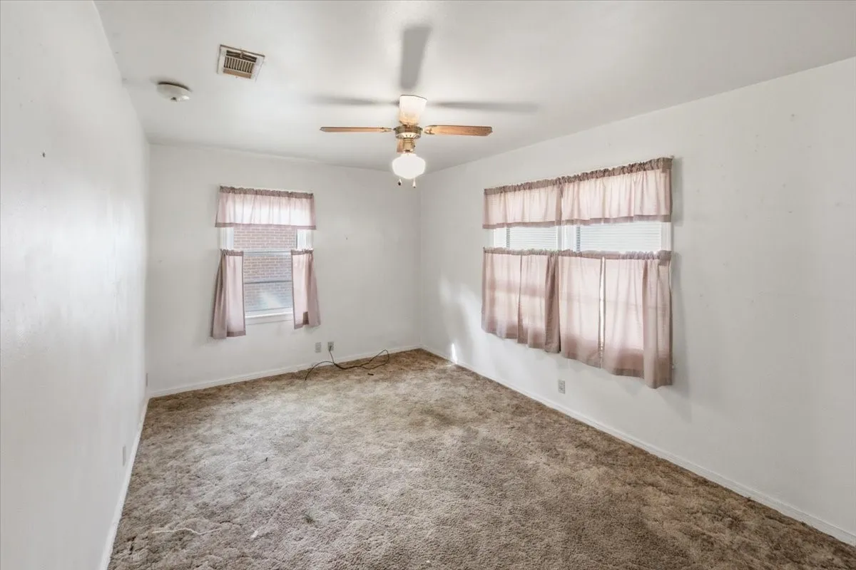 Single Family Residence For Sale in Mc Lennan County , 156 Bowie, Mc Gregor, Texas 76657, 3 Bedrooms, 2 Bathrooms, Garage spaces, 1,738 Sqft, built in 1957, Price $170,000, mls#21325045, Real Estate Agent in Mc Gregor, Homes For Sale in Mc Lennan county, Homes For Sale in Mc Gregor, Realtor in Mc Gregor Texas, Real Estate Brokerage Independent Realty Texas, Luminita Cordes Realtor