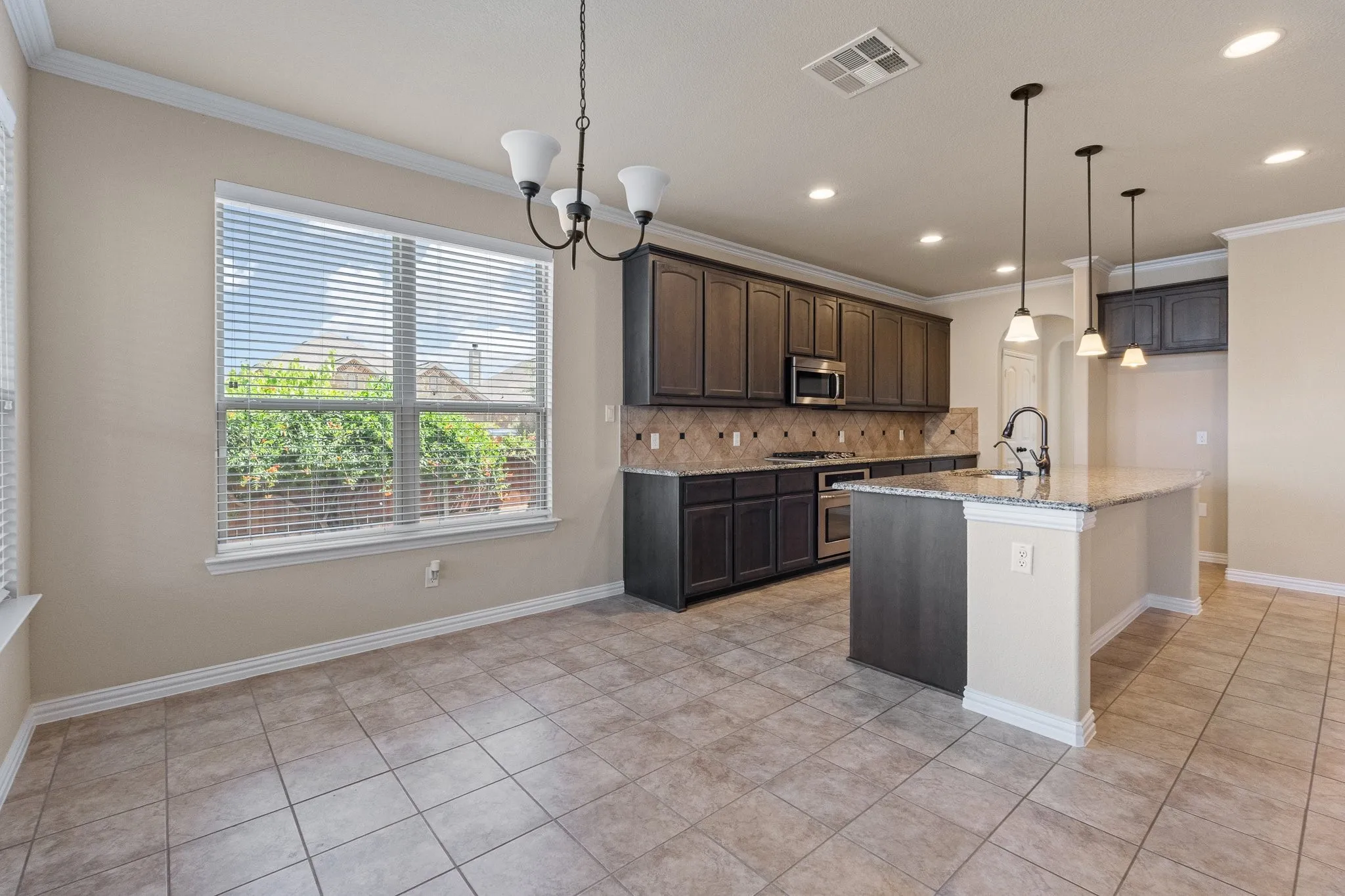Single Family Residence For Sale in Tarrant County , 7257 Laguna Del Campo Trail, Fort Worth, Texas 76131, 4 Bedroom, 3 Bathroom, 2 Garage spaces, 3,016 Sqft, built in 2017, Price $474,900, mls#21325284, Real Estate Agent in Fort Worth, Homes For Sale in Tarrant county, Homes For Sale in Fort Worth, Realtor in Fort Worth Texas, Real Estate Brokerage Independent Realty Texas, Luminita Cordes Realtor