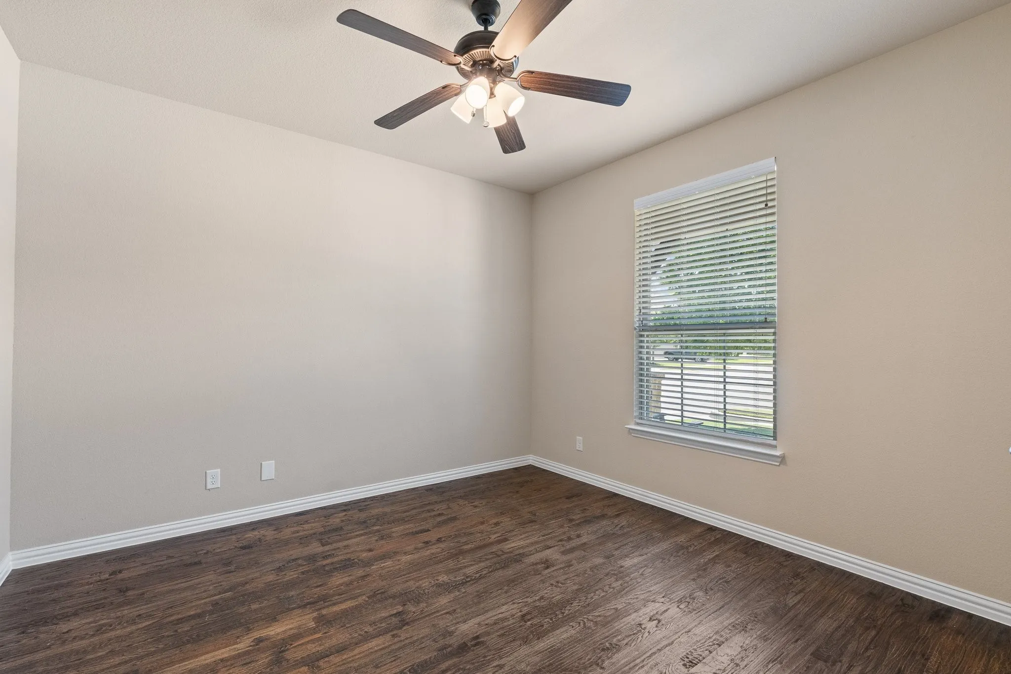 Single Family Residence For Sale in Tarrant County , 7257 Laguna Del Campo Trail, Fort Worth, Texas 76131, 4 Bedroom, 3 Bathroom, 2 Garage spaces, 3,016 Sqft, built in 2017, Price $474,900, mls#21325284, Real Estate Agent in Fort Worth, Homes For Sale in Tarrant county, Homes For Sale in Fort Worth, Realtor in Fort Worth Texas, Real Estate Brokerage Independent Realty Texas, Luminita Cordes Realtor