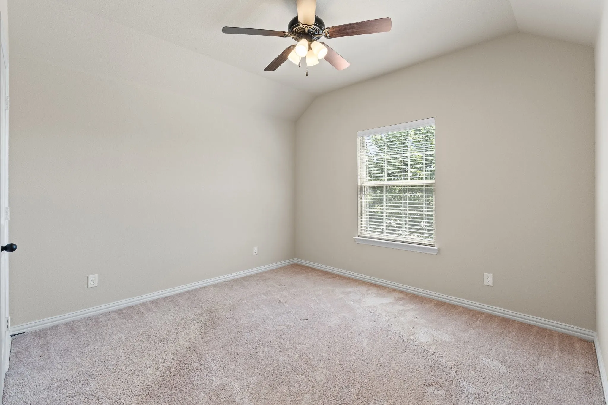 Single Family Residence For Sale in Tarrant County , 7257 Laguna Del Campo Trail, Fort Worth, Texas 76131, 4 Bedroom, 3 Bathroom, 2 Garage spaces, 3,016 Sqft, built in 2017, Price $474,900, mls#21325284, Real Estate Agent in Fort Worth, Homes For Sale in Tarrant county, Homes For Sale in Fort Worth, Realtor in Fort Worth Texas, Real Estate Brokerage Independent Realty Texas, Luminita Cordes Realtor