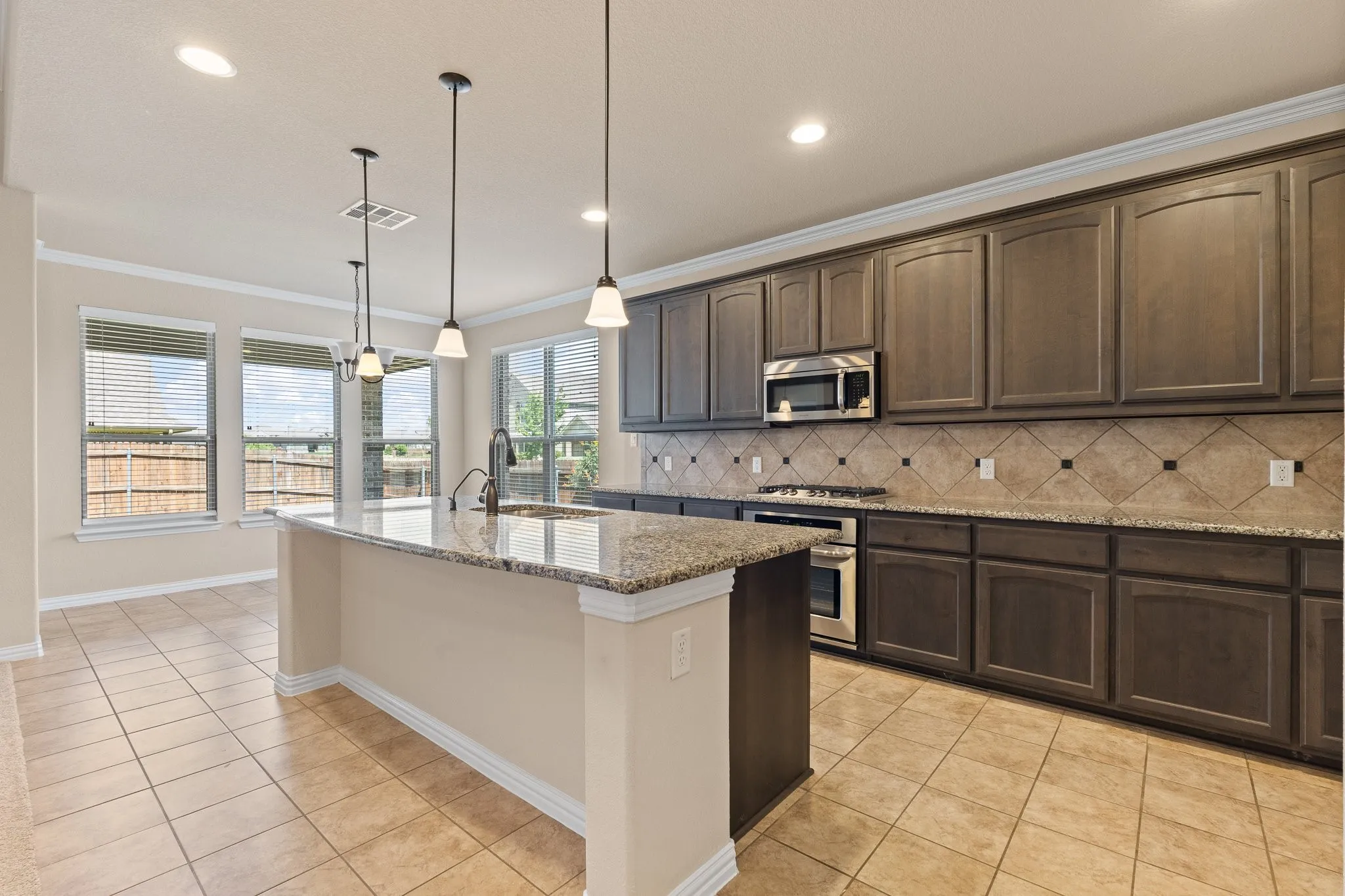 Single Family Residence For Sale in Tarrant County , 7257 Laguna Del Campo Trail, Fort Worth, Texas 76131, 4 Bedroom, 3 Bathroom, 2 Garage spaces, 3,016 Sqft, built in 2017, Price $474,900, mls#21325284, Real Estate Agent in Fort Worth, Homes For Sale in Tarrant county, Homes For Sale in Fort Worth, Realtor in Fort Worth Texas, Real Estate Brokerage Independent Realty Texas, Luminita Cordes Realtor