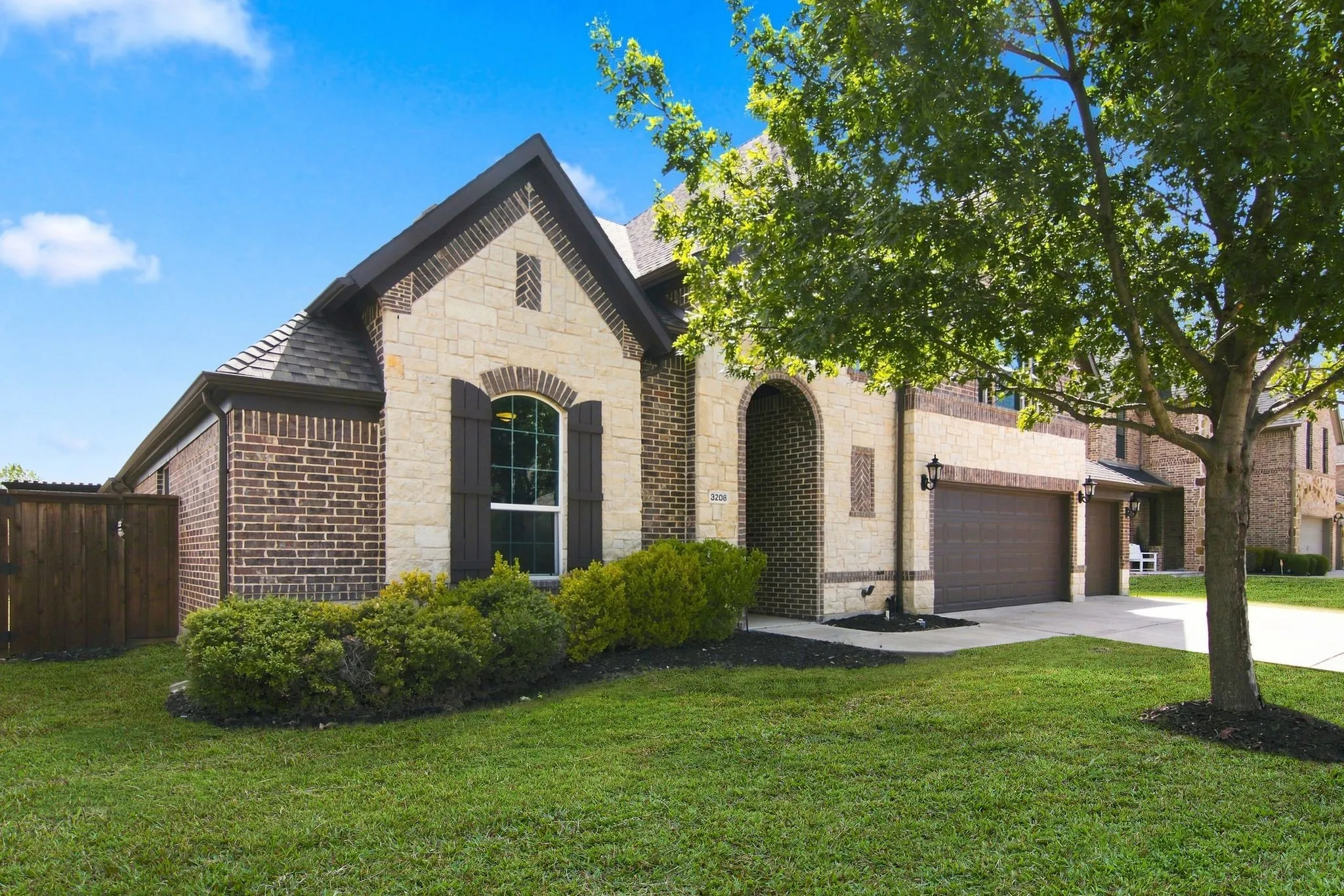 Single Family Residence For Sale in Denton County , 3208 Paradise Lane, Little Elm, Texas 75068, 5 Bedroom, 3 Bathroom, 3 Garage spaces, 3,848 Sqft, built in 2010, mls#21322531, Real Estate Agent in Little Elm, Homes For Sale in Denton county, Homes For Sale in Little Elm, Realtor in Little Elm Texas, Real Estate Brokerage Independent Realty Texas, Luminita Cordes Realtor
