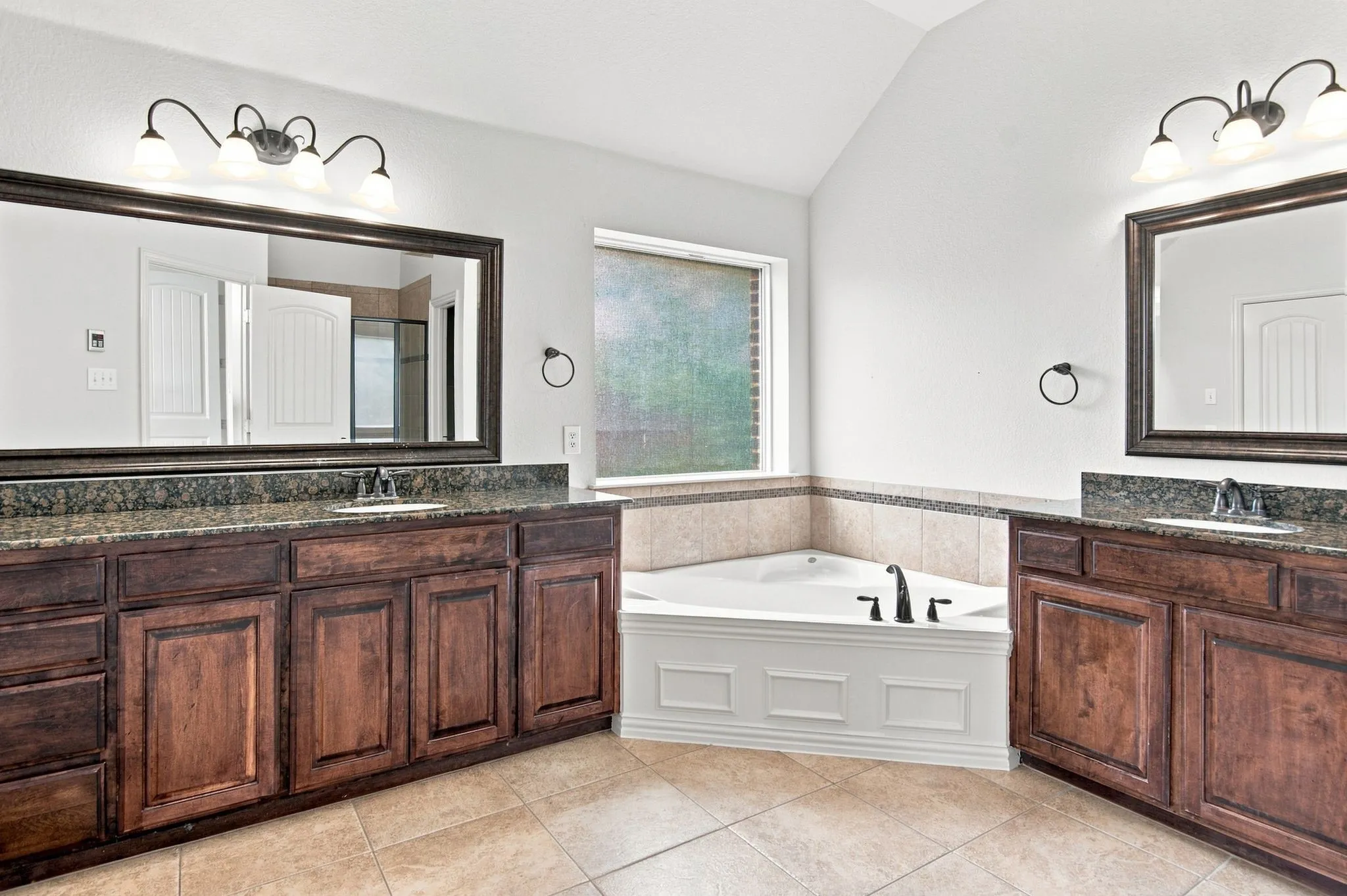 Single Family Residence For Sale in Denton County , 3208 Paradise Lane, Little Elm, Texas 75068, 5 Bedroom, 3 Bathroom, 3 Garage spaces, 3,848 Sqft, built in 2010, mls#21322531, Real Estate Agent in Little Elm, Homes For Sale in Denton county, Homes For Sale in Little Elm, Realtor in Little Elm Texas, Real Estate Brokerage Independent Realty Texas, Luminita Cordes Realtor