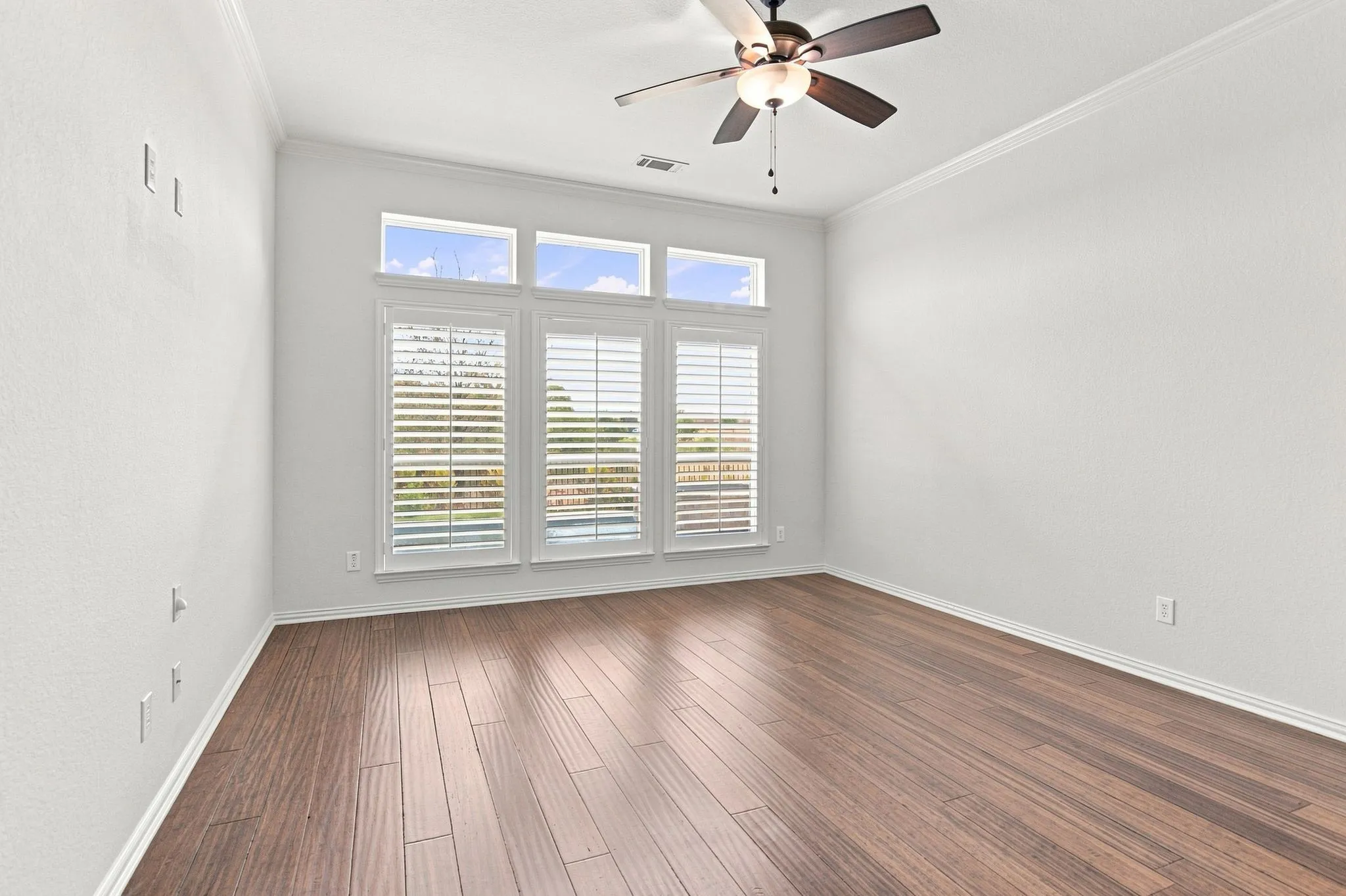 Single Family Residence For Sale in Denton County , 3208 Paradise Lane, Little Elm, Texas 75068, 5 Bedroom, 3 Bathroom, 3 Garage spaces, 3,848 Sqft, built in 2010, mls#21322531, Real Estate Agent in Little Elm, Homes For Sale in Denton county, Homes For Sale in Little Elm, Realtor in Little Elm Texas, Real Estate Brokerage Independent Realty Texas, Luminita Cordes Realtor