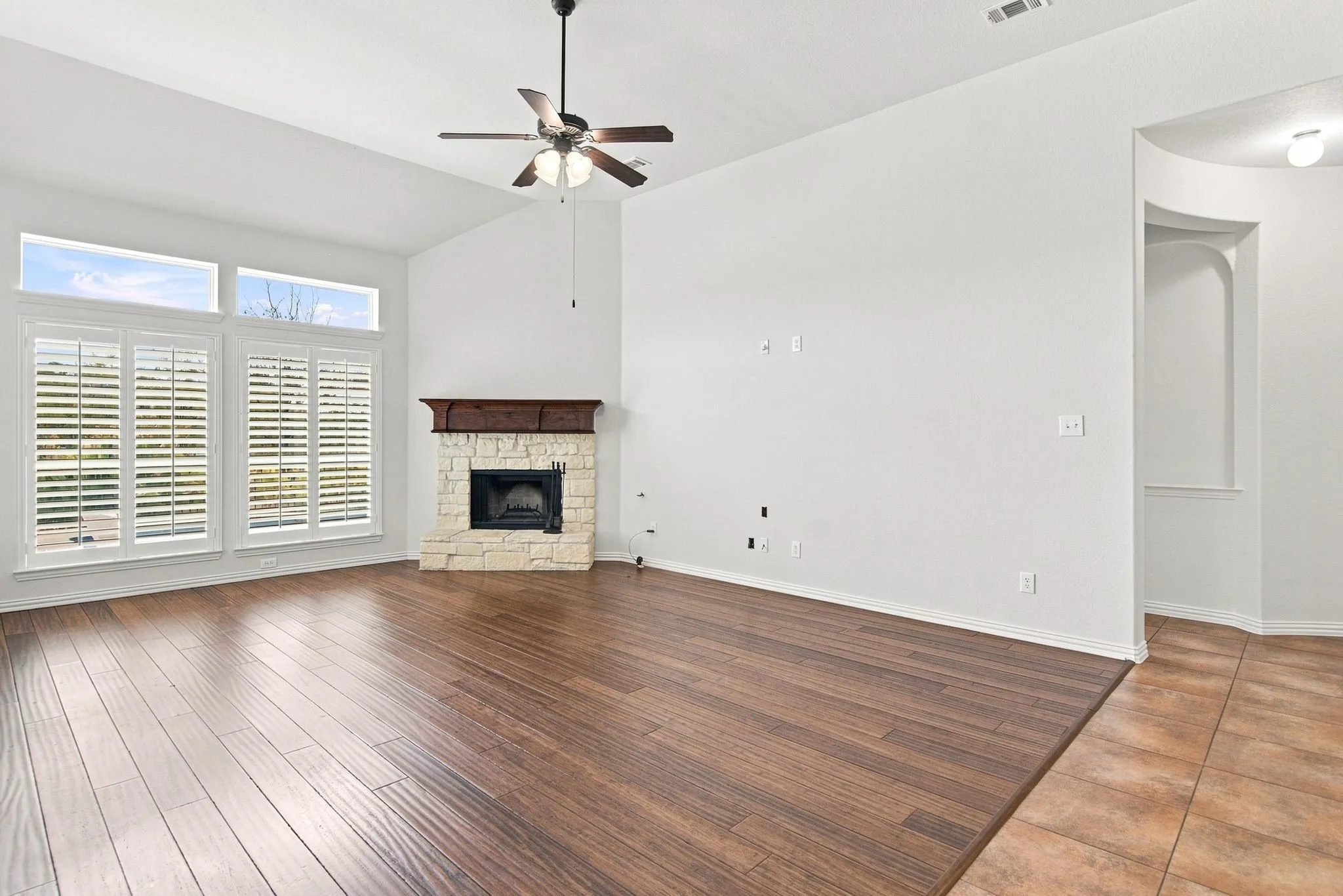 Single Family Residence For Sale in Denton County , 3208 Paradise Lane, Little Elm, Texas 75068, 5 Bedroom, 3 Bathroom, 3 Garage spaces, 3,848 Sqft, built in 2010, mls#21322531, Real Estate Agent in Little Elm, Homes For Sale in Denton county, Homes For Sale in Little Elm, Realtor in Little Elm Texas, Real Estate Brokerage Independent Realty Texas, Luminita Cordes Realtor