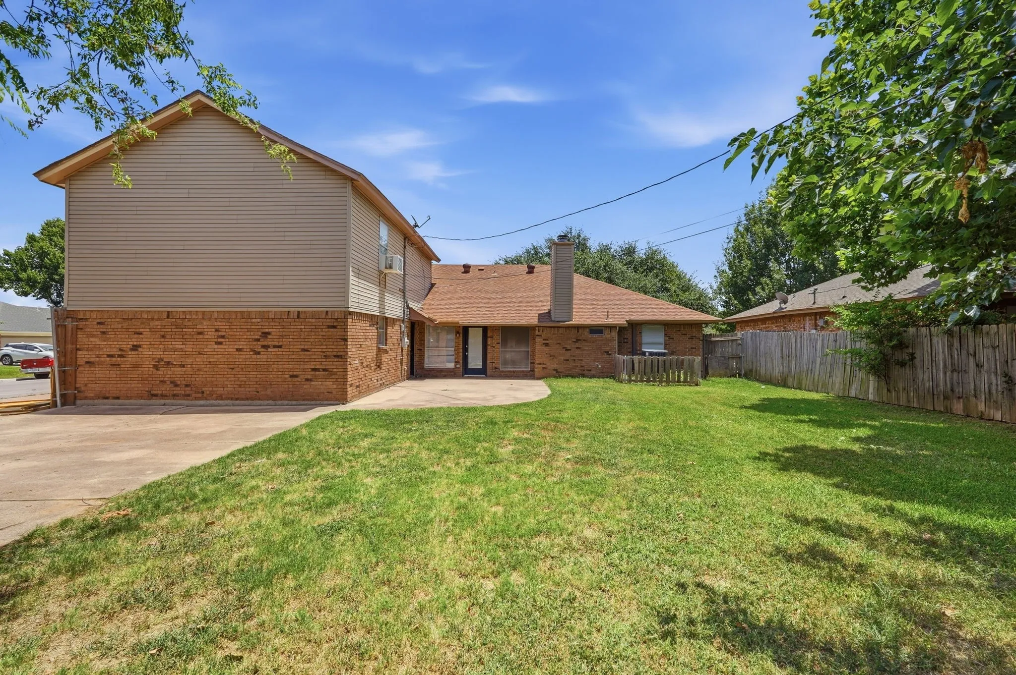Single Family Residence For Sale in Tarrant County , 5353 Lynda Court, North Richland Hills, Texas 76180, 4 Bedroom, 2 Bathroom, 3 Garage spaces, 2,559 Sqft, built in 1987, mls#21230580, Real Estate Agent in North Richland Hills, Homes For Sale in Tarrant county, Homes For Sale in North Richland Hills, Realtor in North Richland Hills Texas, Real Estate Brokerage Independent Realty Texas, Luminita Cordes Realtor