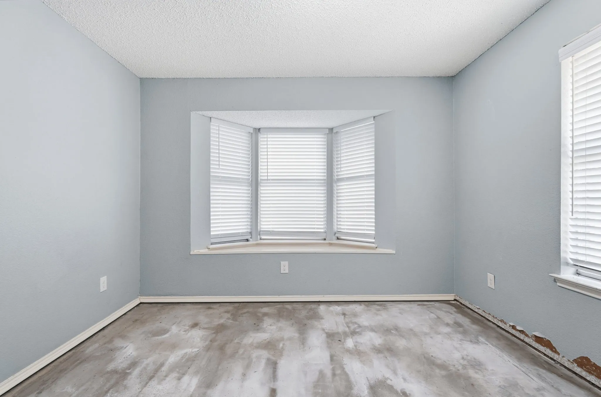 Single Family Residence For Sale in Tarrant County , 5353 Lynda Court, North Richland Hills, Texas 76180, 4 Bedroom, 2 Bathroom, 3 Garage spaces, 2,559 Sqft, built in 1987, mls#21230580, Real Estate Agent in North Richland Hills, Homes For Sale in Tarrant county, Homes For Sale in North Richland Hills, Realtor in North Richland Hills Texas, Real Estate Brokerage Independent Realty Texas, Luminita Cordes Realtor