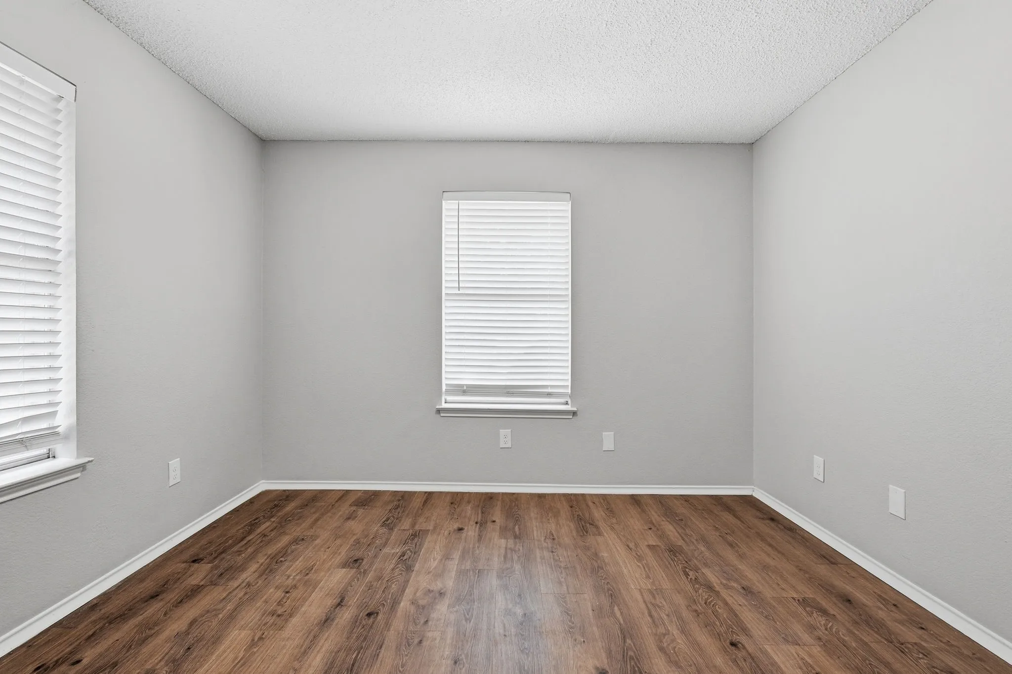 Single Family Residence For Sale in Tarrant County , 5353 Lynda Court, North Richland Hills, Texas 76180, 4 Bedroom, 2 Bathroom, 3 Garage spaces, 2,559 Sqft, built in 1987, mls#21230580, Real Estate Agent in North Richland Hills, Homes For Sale in Tarrant county, Homes For Sale in North Richland Hills, Realtor in North Richland Hills Texas, Real Estate Brokerage Independent Realty Texas, Luminita Cordes Realtor