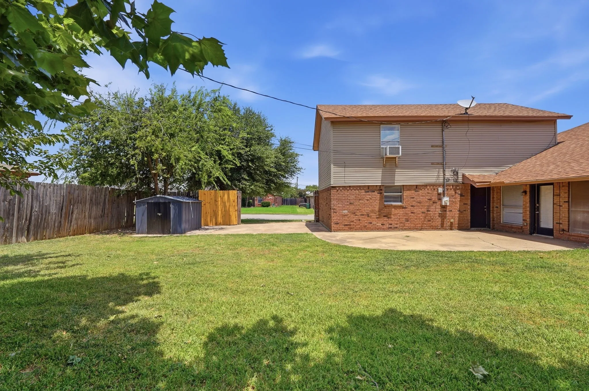 Single Family Residence For Sale in Tarrant County , 5353 Lynda Court, North Richland Hills, Texas 76180, 4 Bedroom, 2 Bathroom, 3 Garage spaces, 2,559 Sqft, built in 1987, mls#21230580, Real Estate Agent in North Richland Hills, Homes For Sale in Tarrant county, Homes For Sale in North Richland Hills, Realtor in North Richland Hills Texas, Real Estate Brokerage Independent Realty Texas, Luminita Cordes Realtor